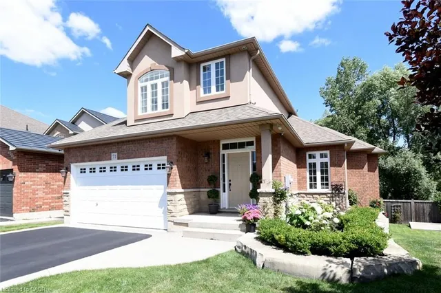 71 Naomi Crt, Ancaster 2