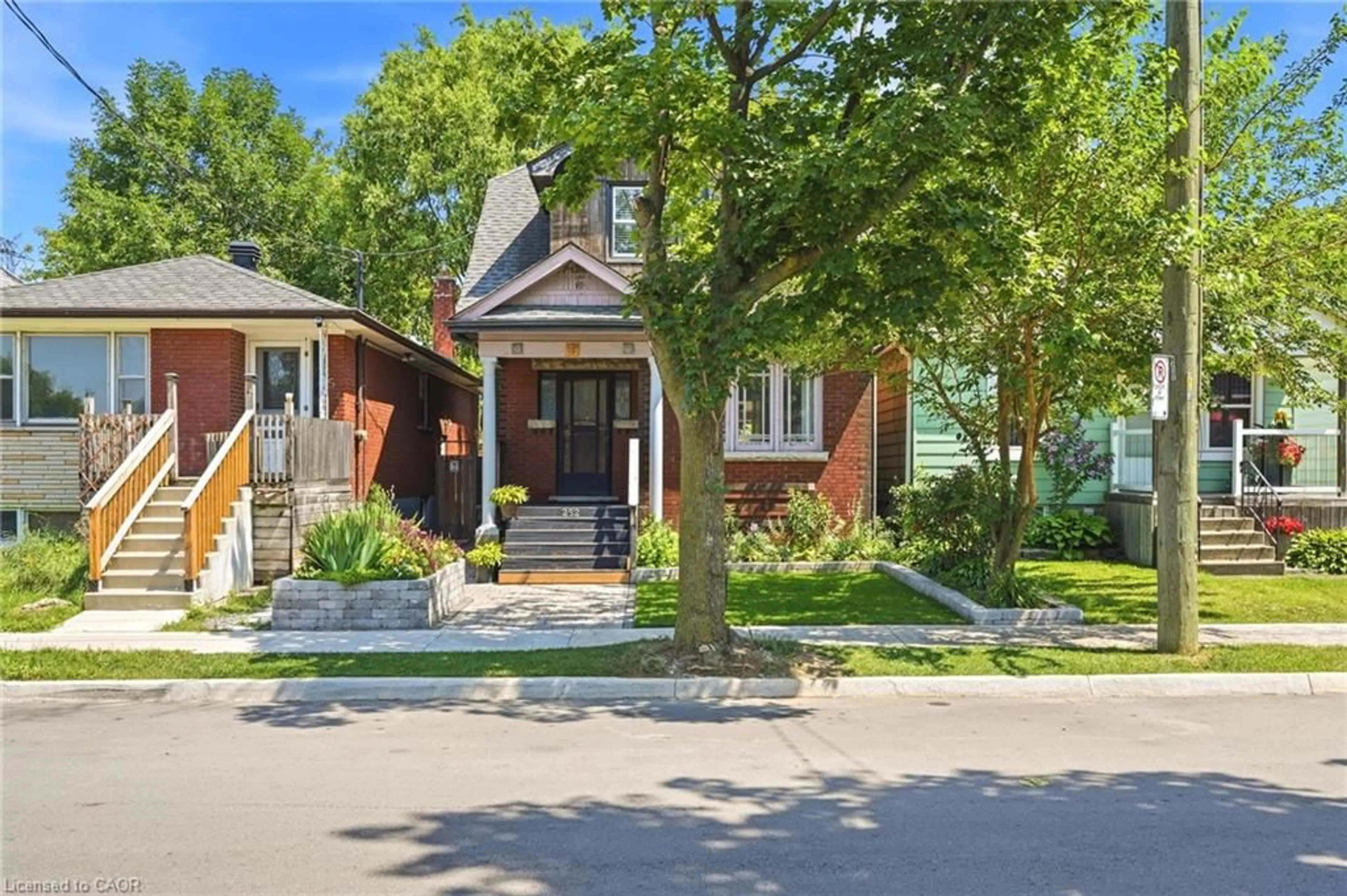 Home with brick exterior material, street for 252 Fairfield Ave, Hamilton Ontario L8H 5H6
