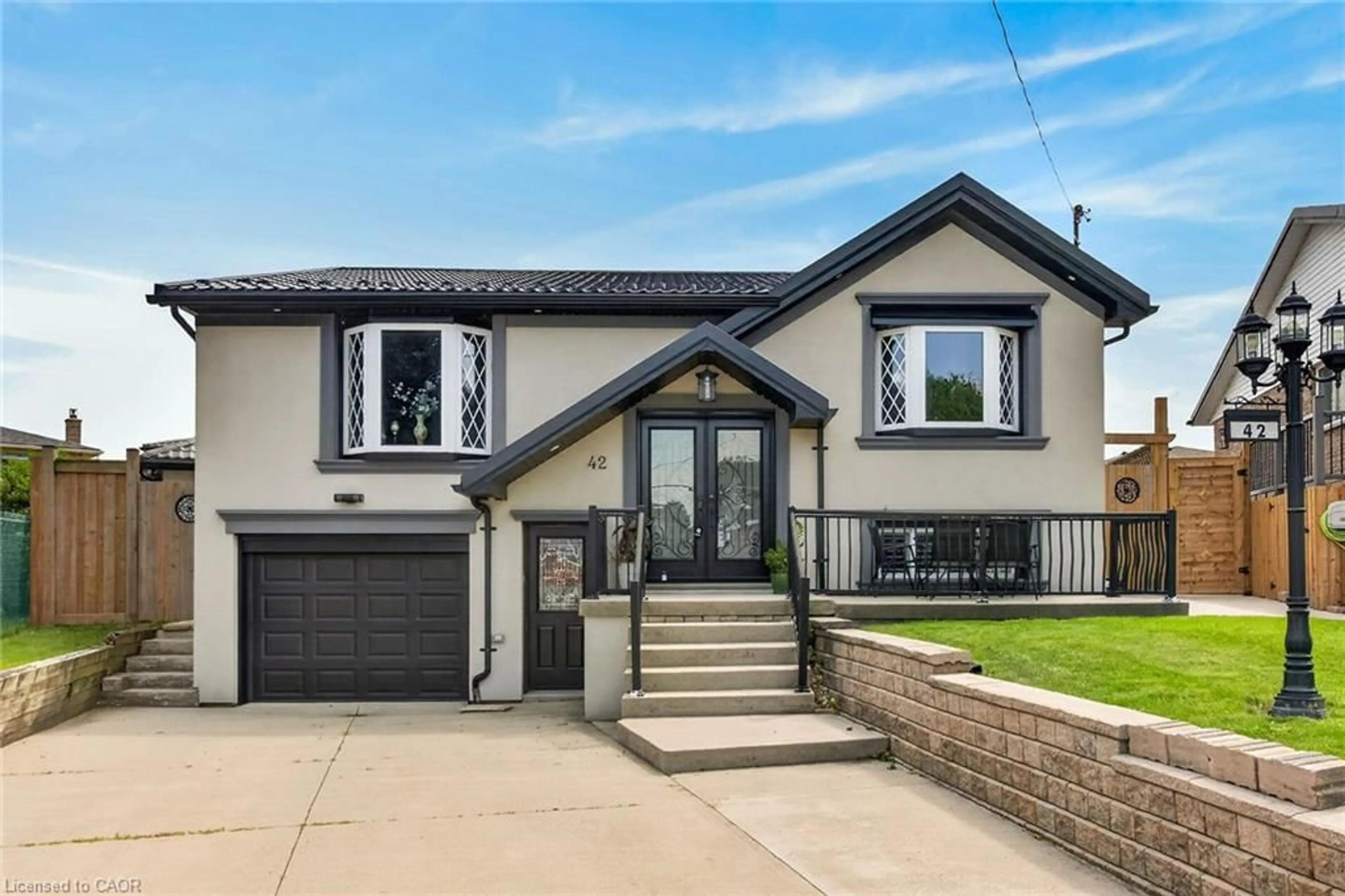 Home with vinyl exterior material, street for 42 Rama Crt, Hamilton Ontario L8W 2B3