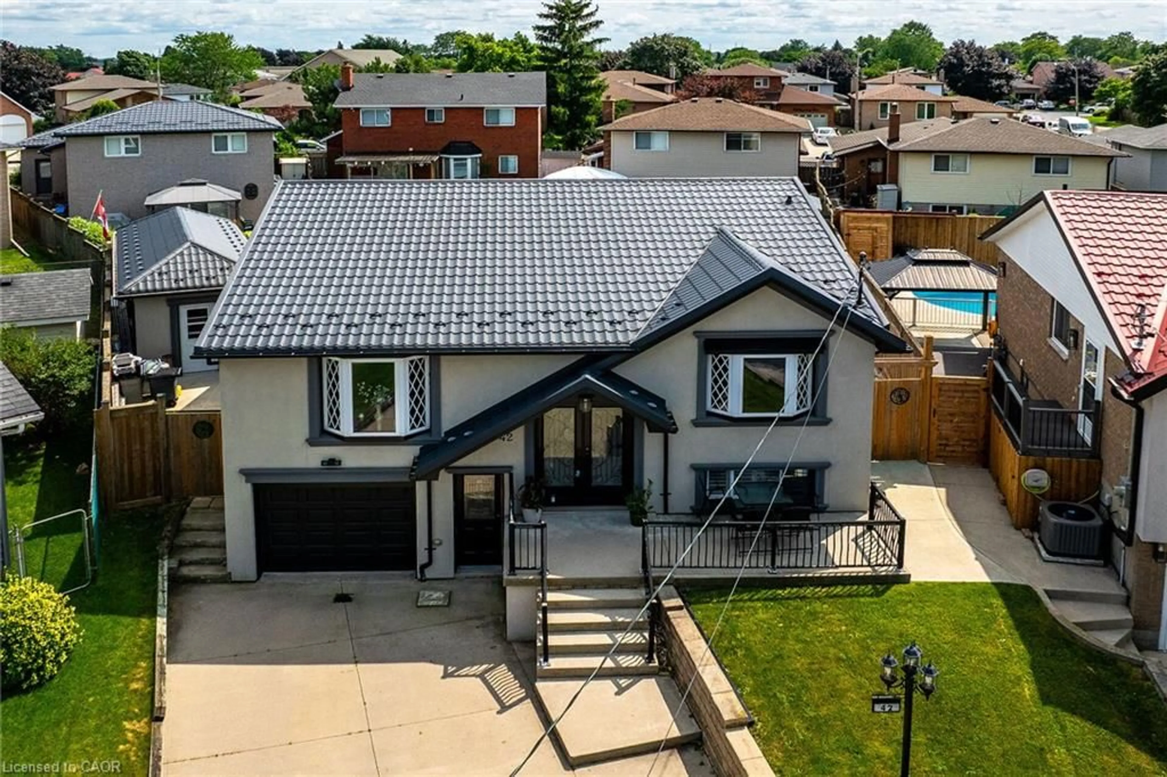 A pic from outside/outdoor area/front of a property/back of a property/a pic from drone, street for 42 Rama Crt, Hamilton Ontario L8W 2B3