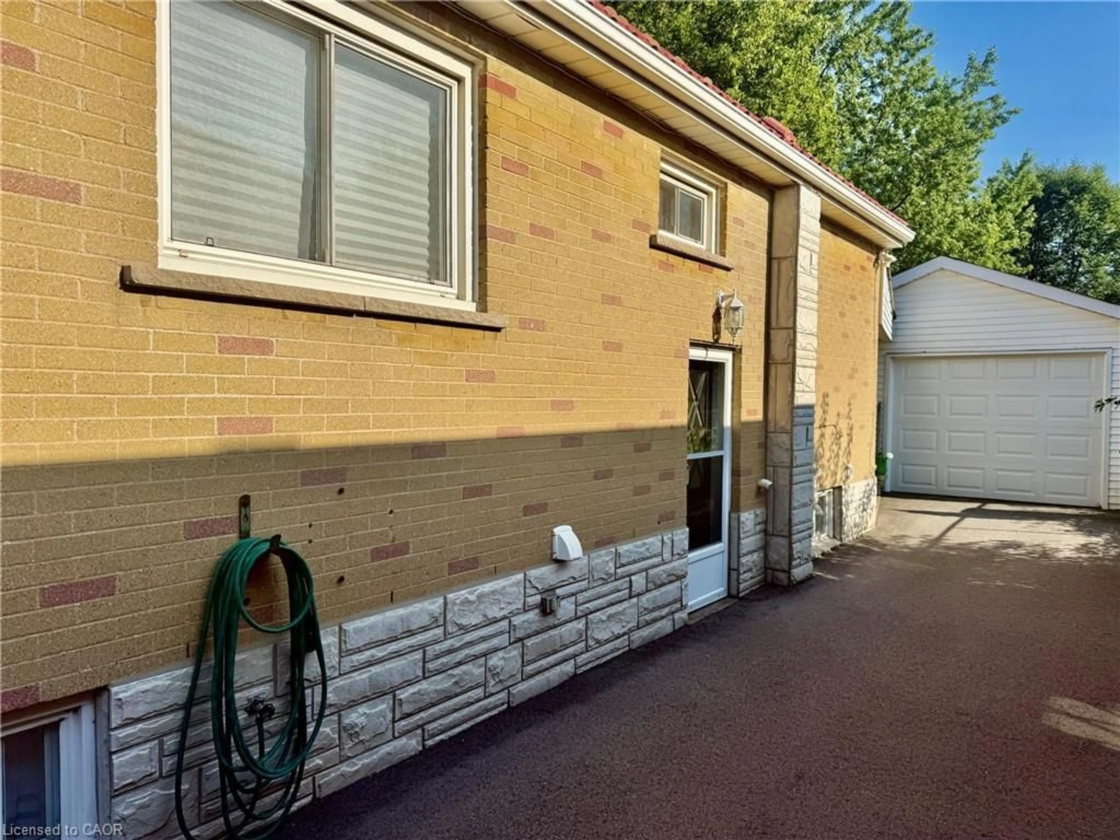 Unknown for 60 Howe Ave, Hamilton Ontario L9A 1W9