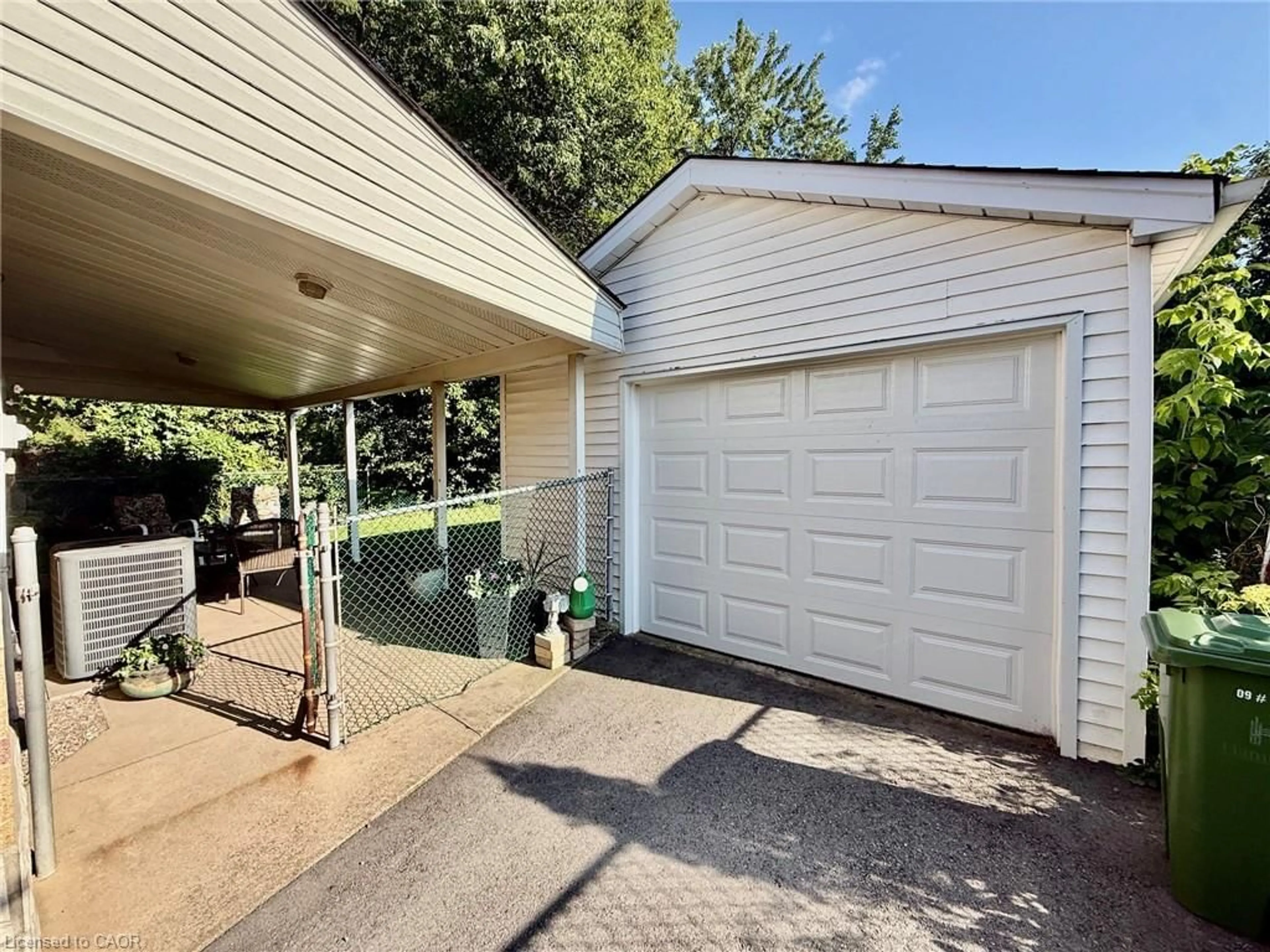 Indoor garage for 60 Howe Ave, Hamilton Ontario L9A 1W9