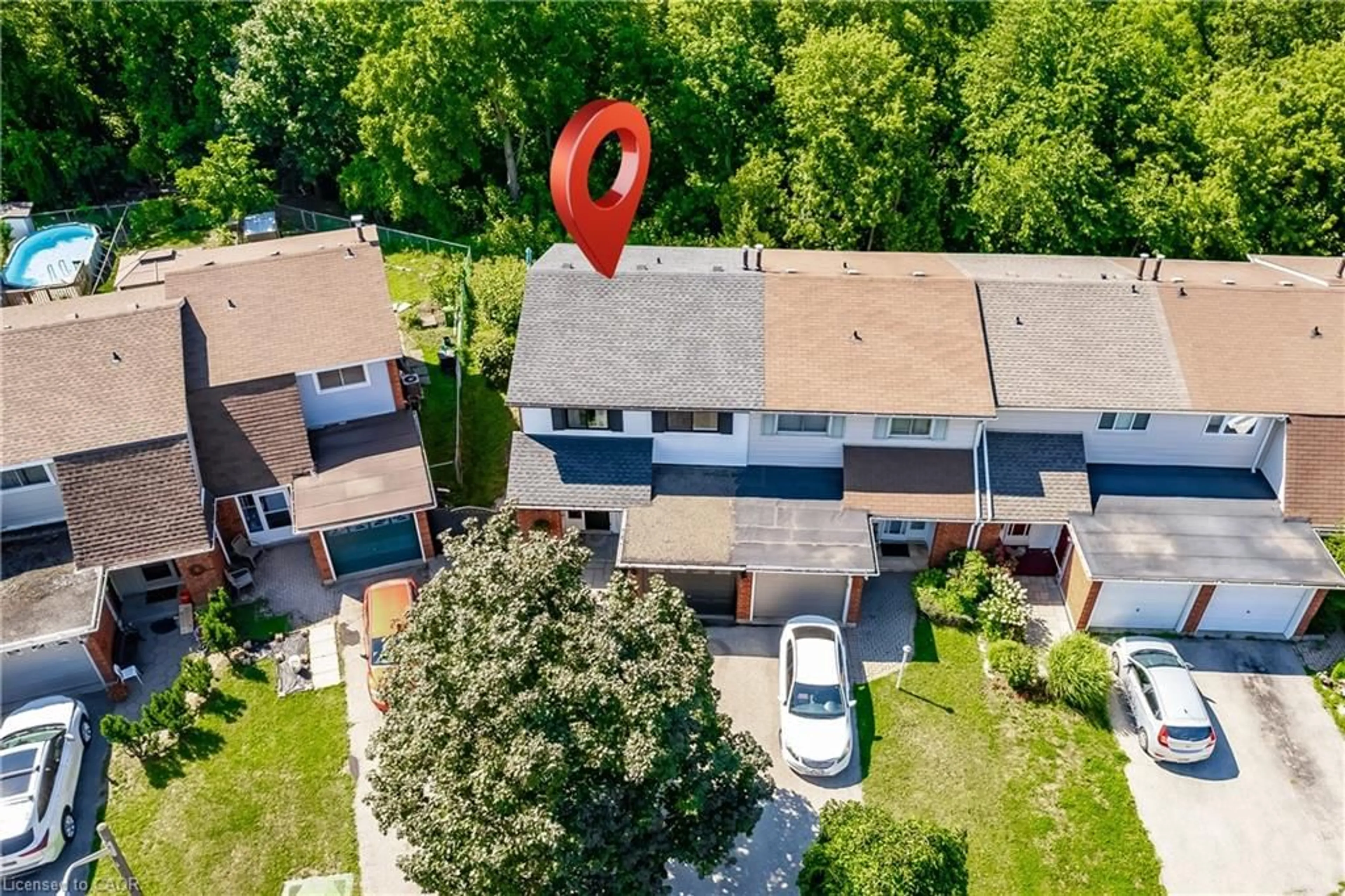 A pic from outside/outdoor area/front of a property/back of a property/a pic from drone, street for 148 St Andrews Dr, Hamilton Ontario L8K 6C3