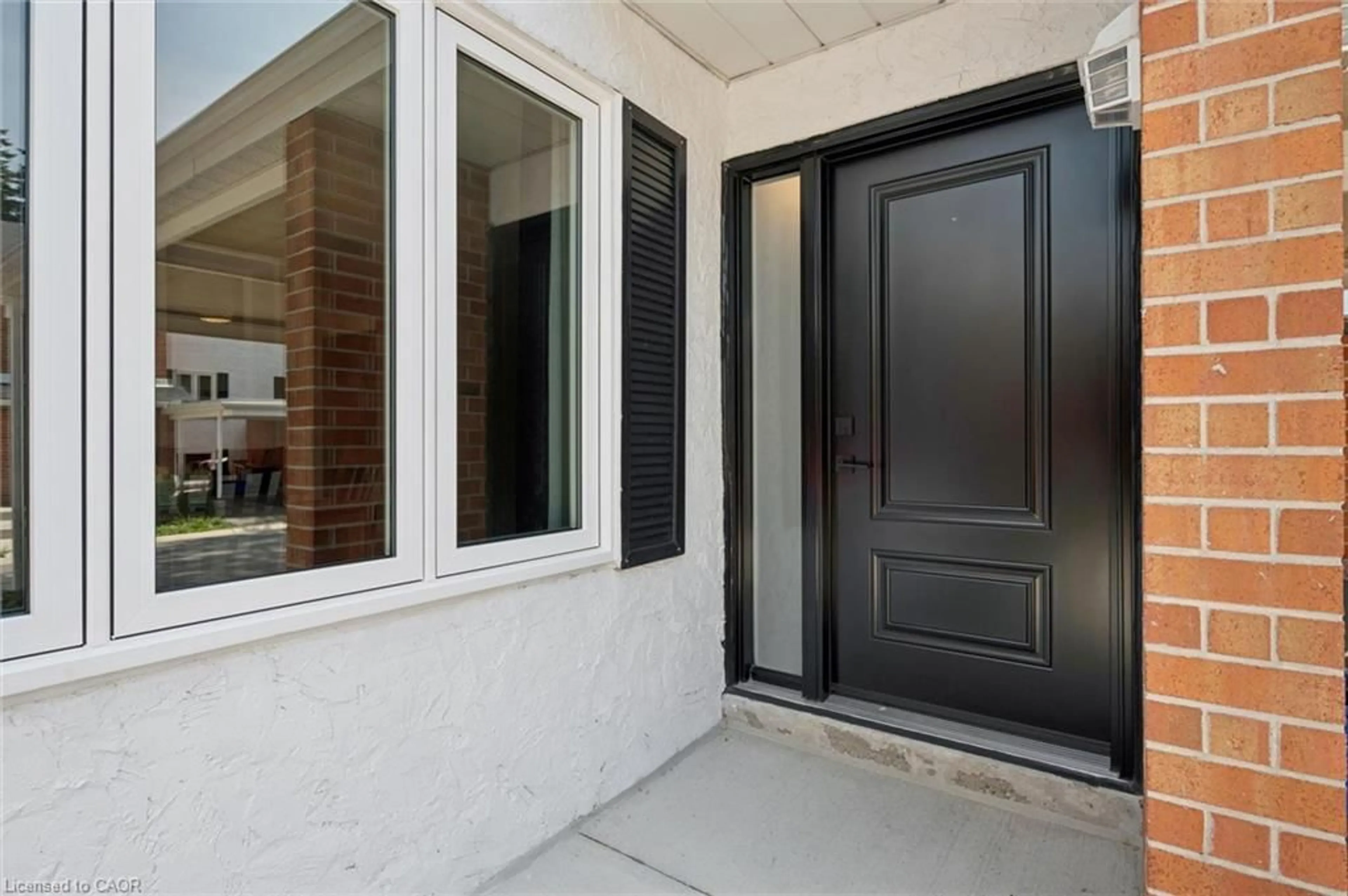 Indoor entryway for 431 Keats Way #3, Waterloo Ontario N2L 5S7