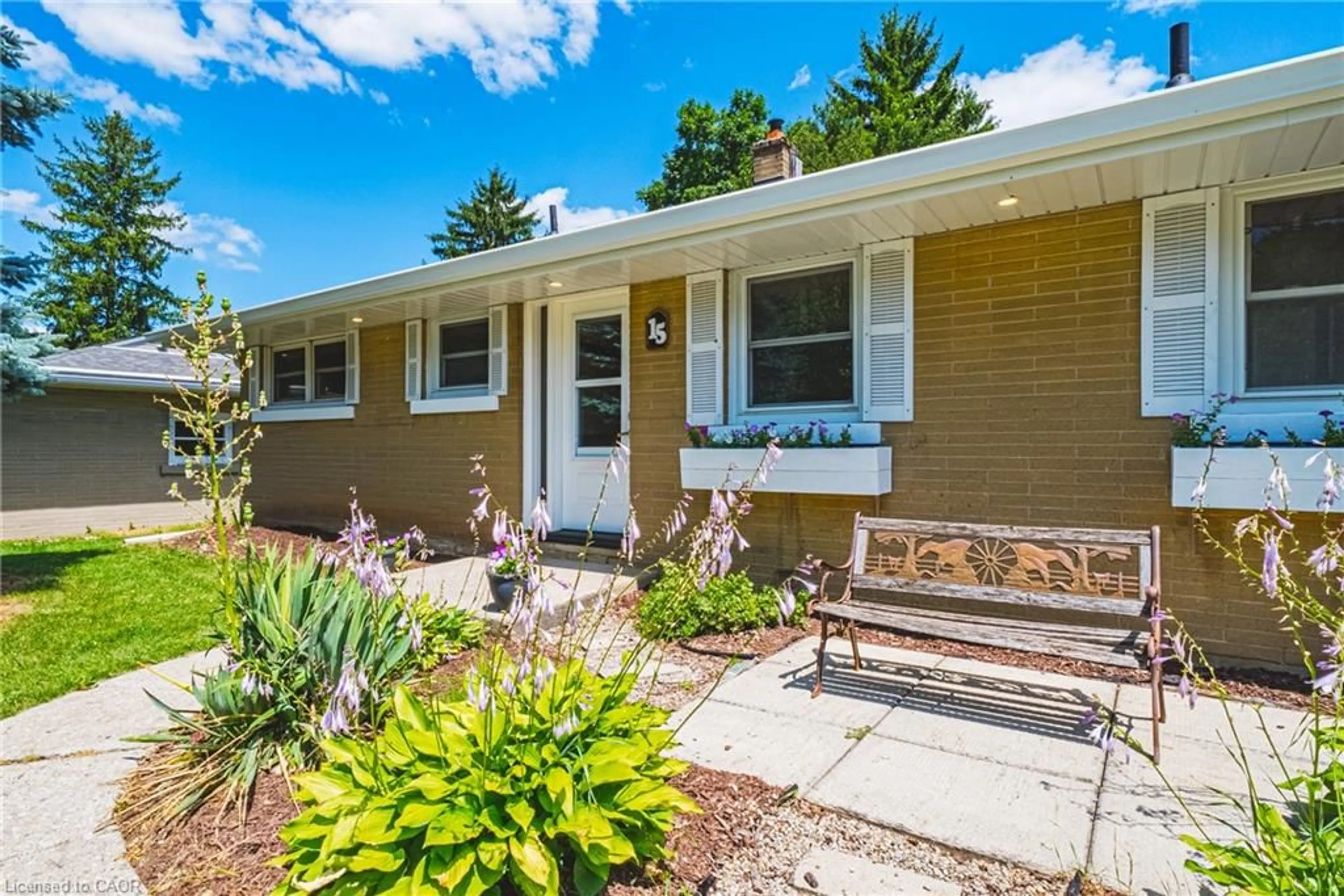 Home with vinyl exterior material, street for 15 Dale Ave, Cambridge Ontario N1S 3M7