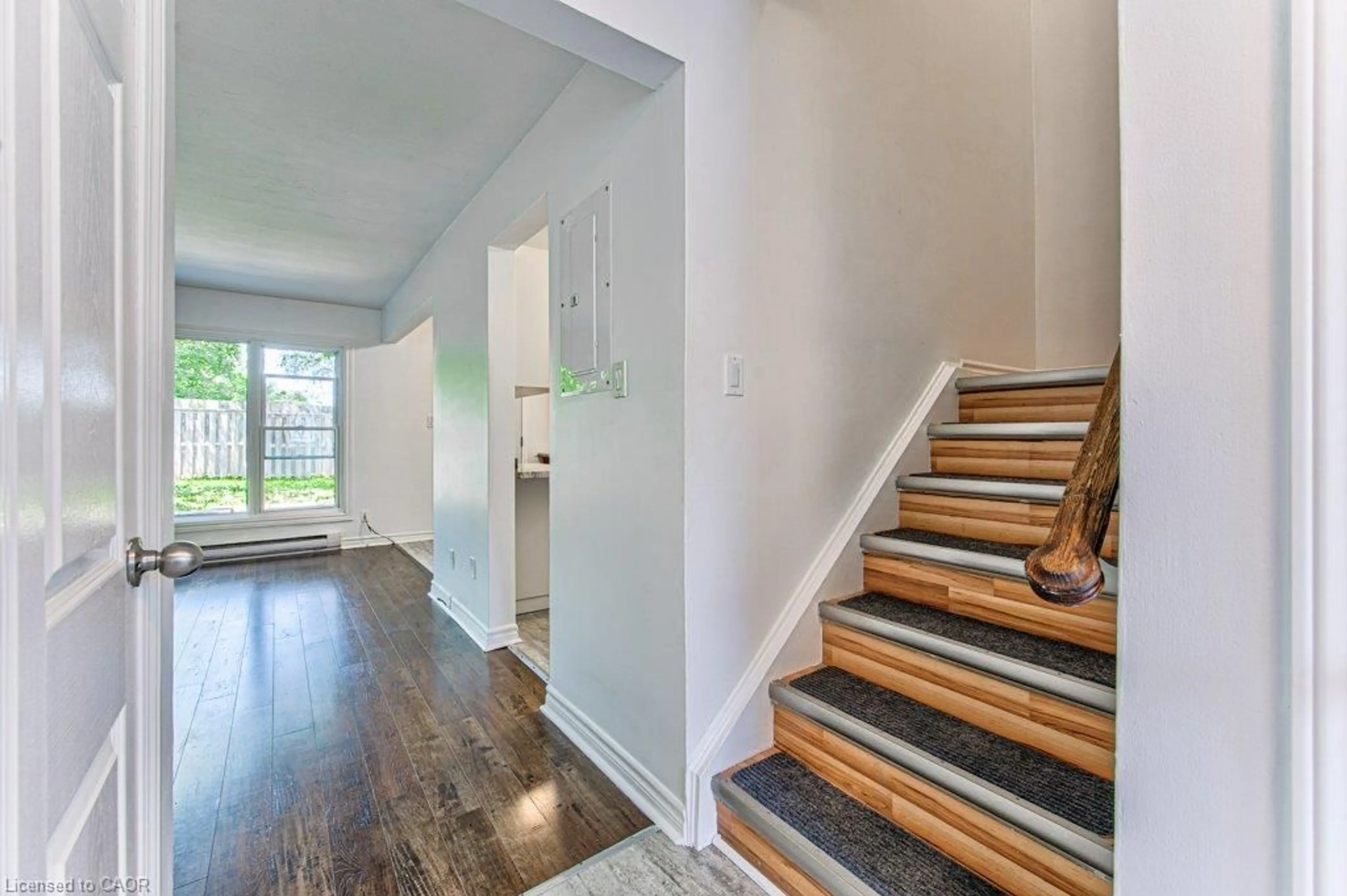 Indoor entryway for 48 Windom Rd #L, Kitchener Ontario N2A 2P4
