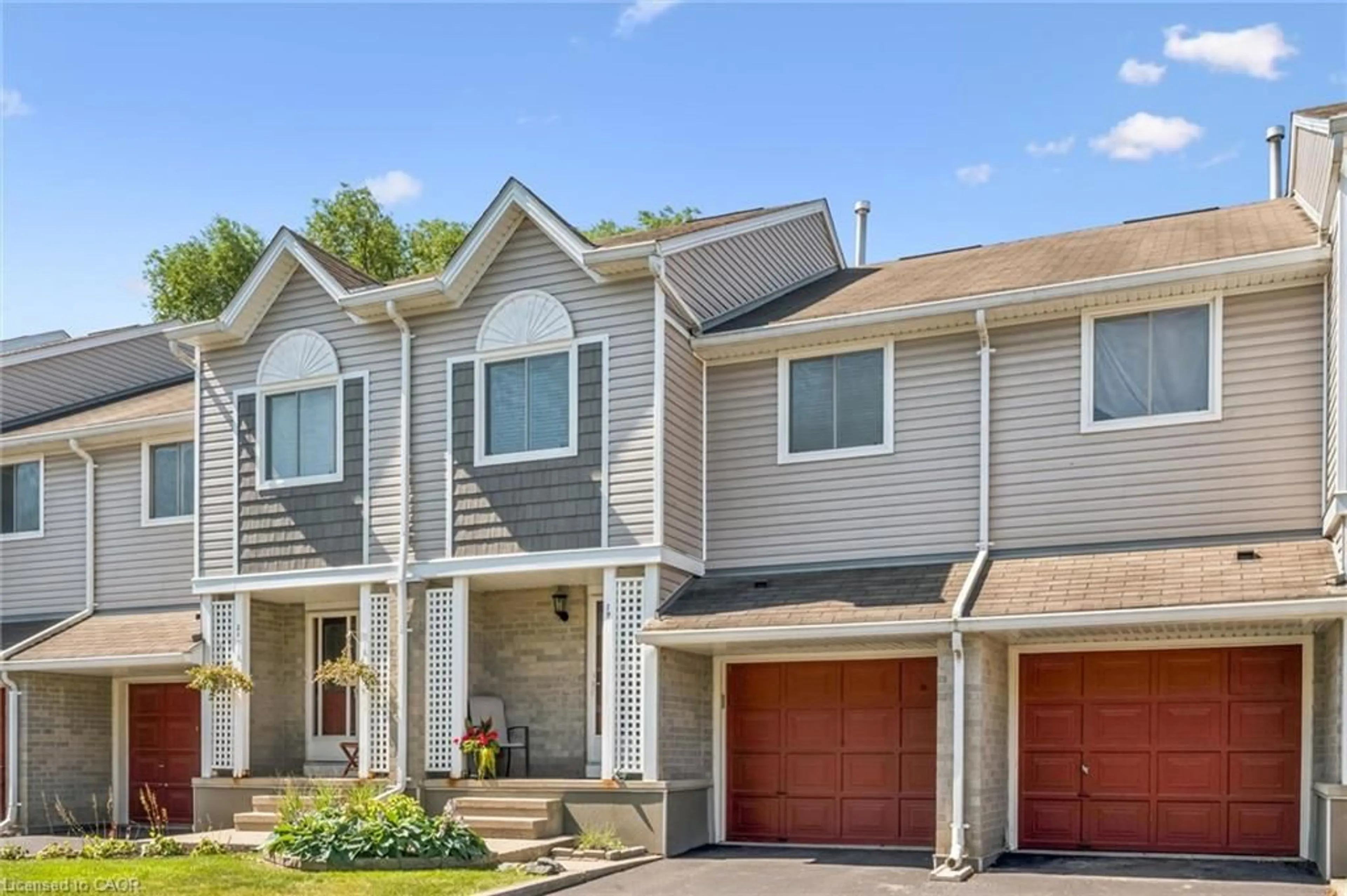Home with vinyl exterior material, street for 365 Pioneer Dr #19, Kitchener Ontario N2P 2A6