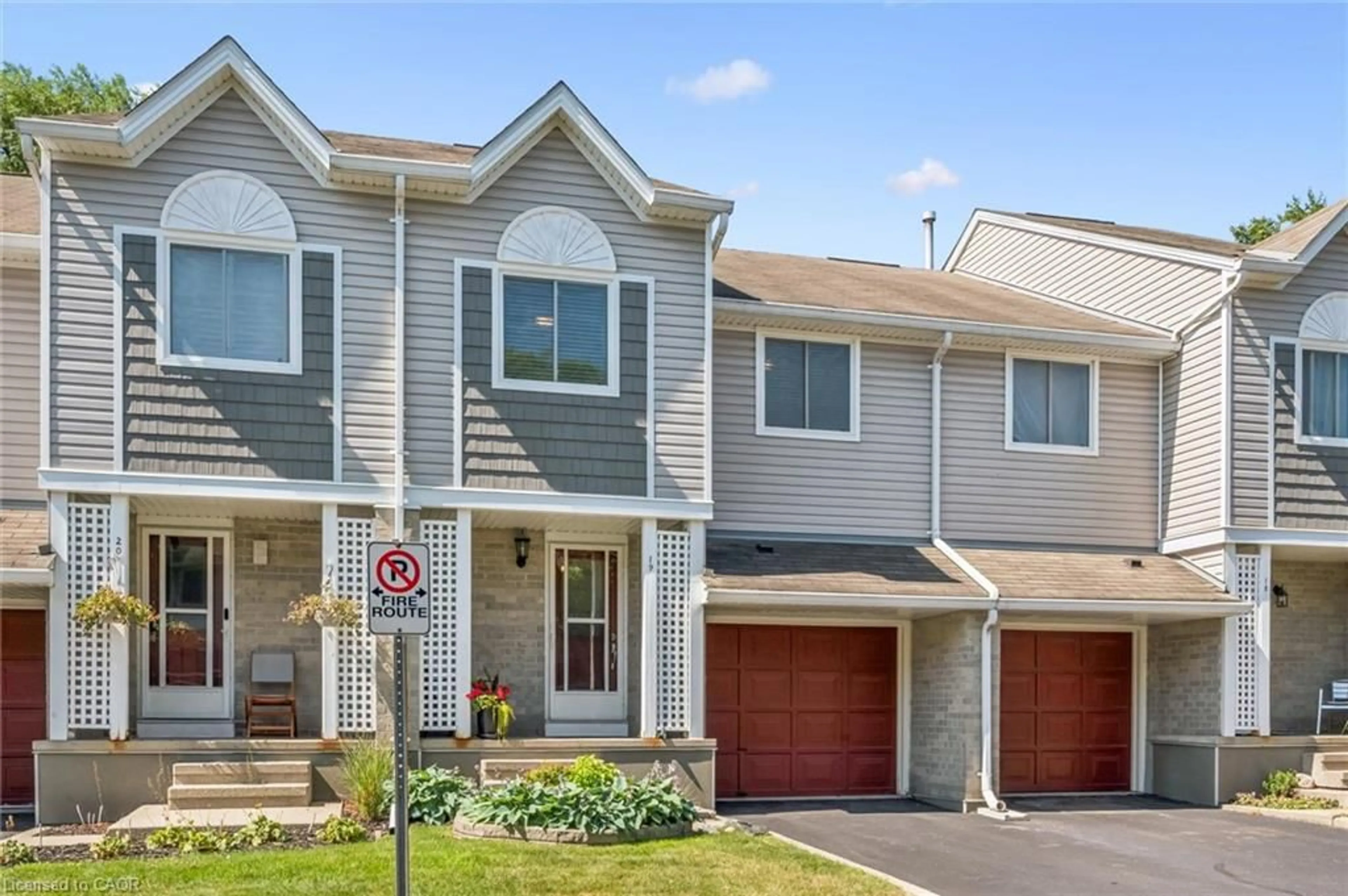 Home with vinyl exterior material, street for 365 Pioneer Dr #19, Kitchener Ontario N2P 2A6