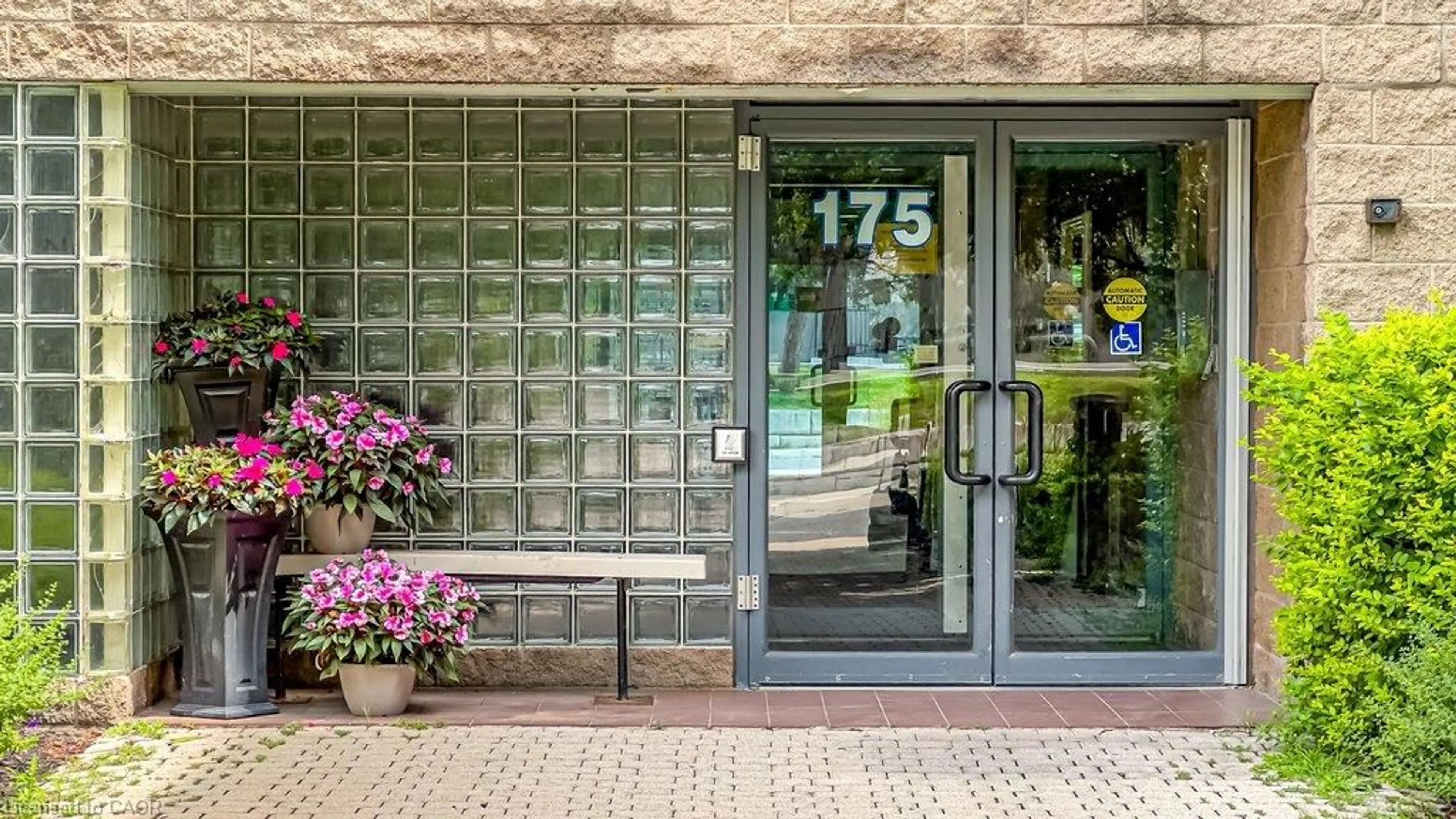 Indoor foyer for 175 Hunter St #103, Hamilton Ontario L8N 4E7