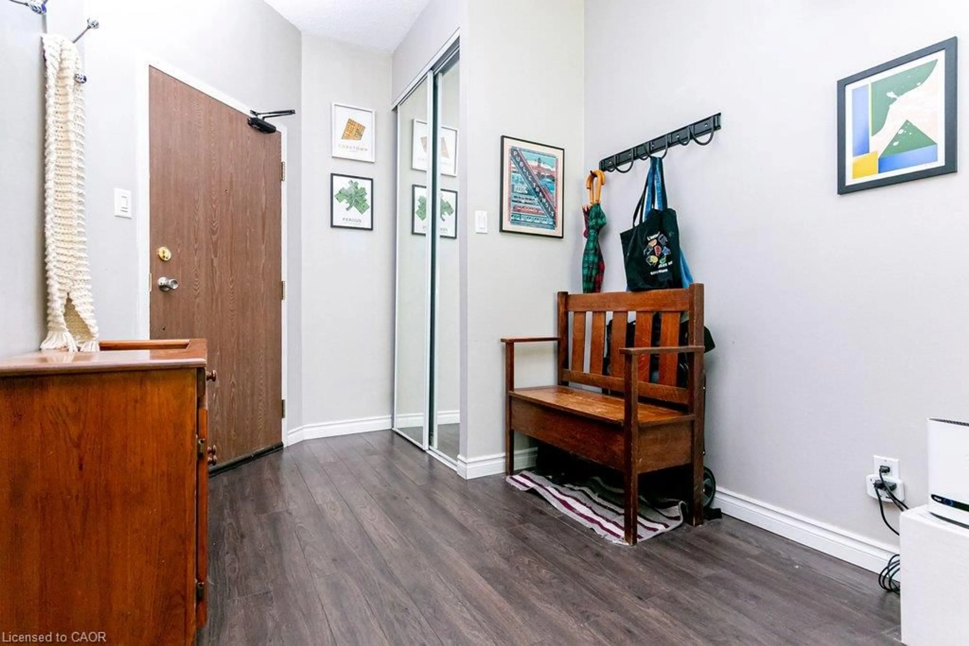 Indoor entryway for 175 Hunter St #103, Hamilton Ontario L8N 4E7