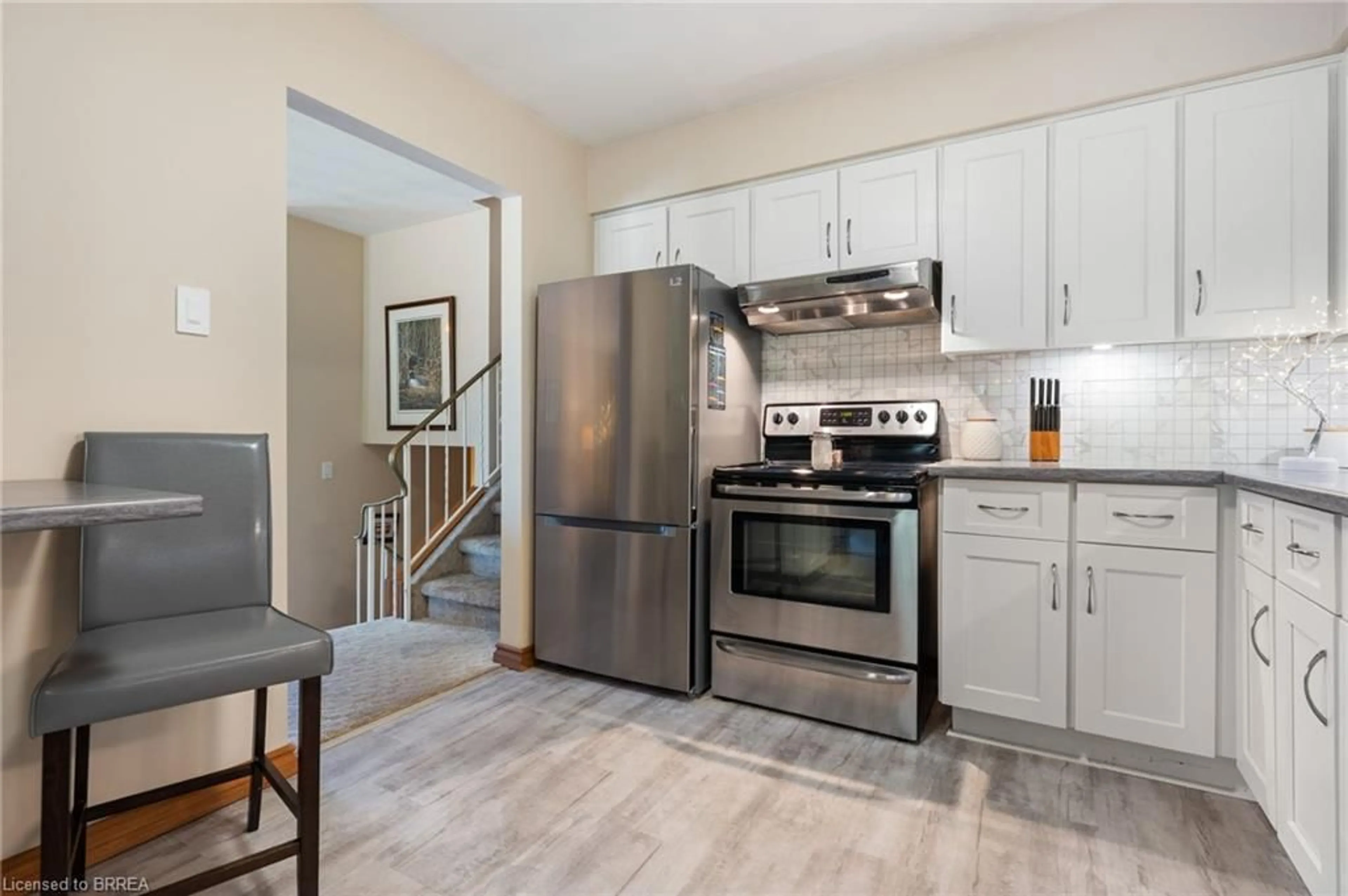 Standard kitchen, unknown for 51 A Lee Ave, Simcoe Ontario N3Y 3K4