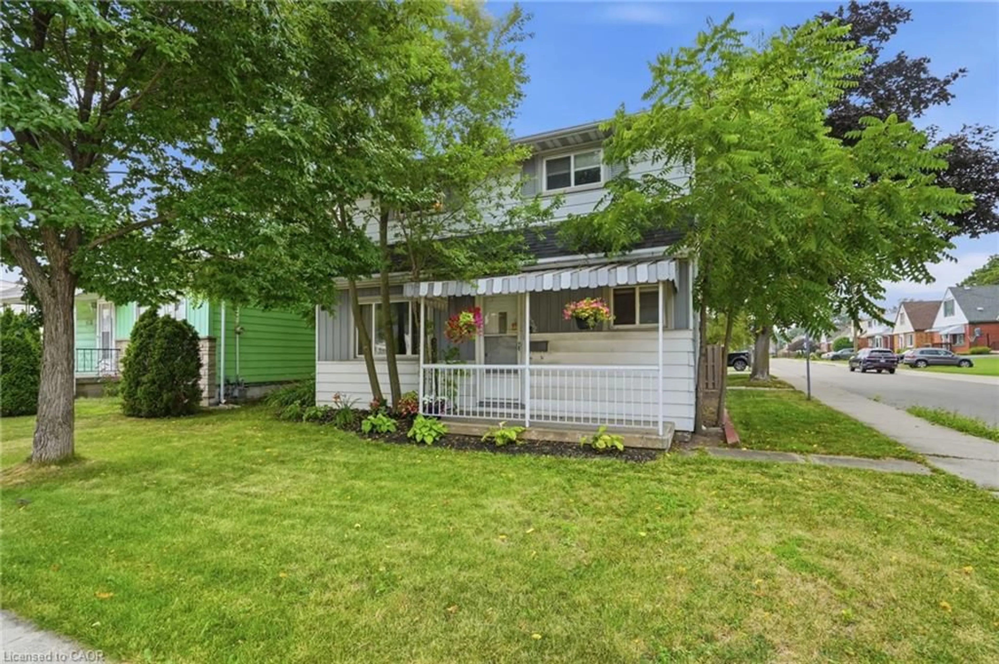 Home with vinyl exterior material, street for 432 Upper Sherman Ave, Hamilton Ontario L8V 3L5