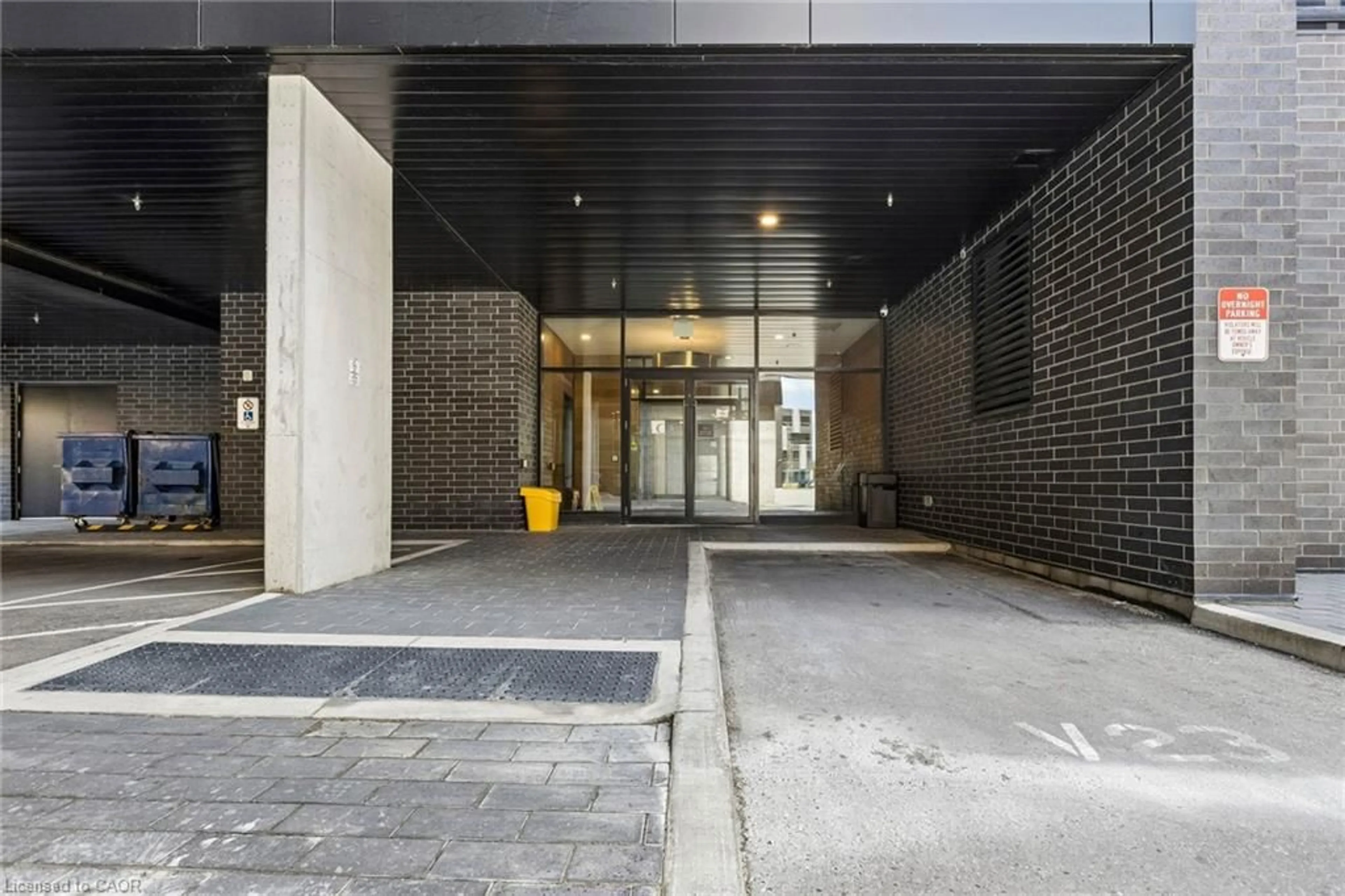 Indoor foyer for 145 Columbia St #131, Waterloo Ontario N2L 0K7
