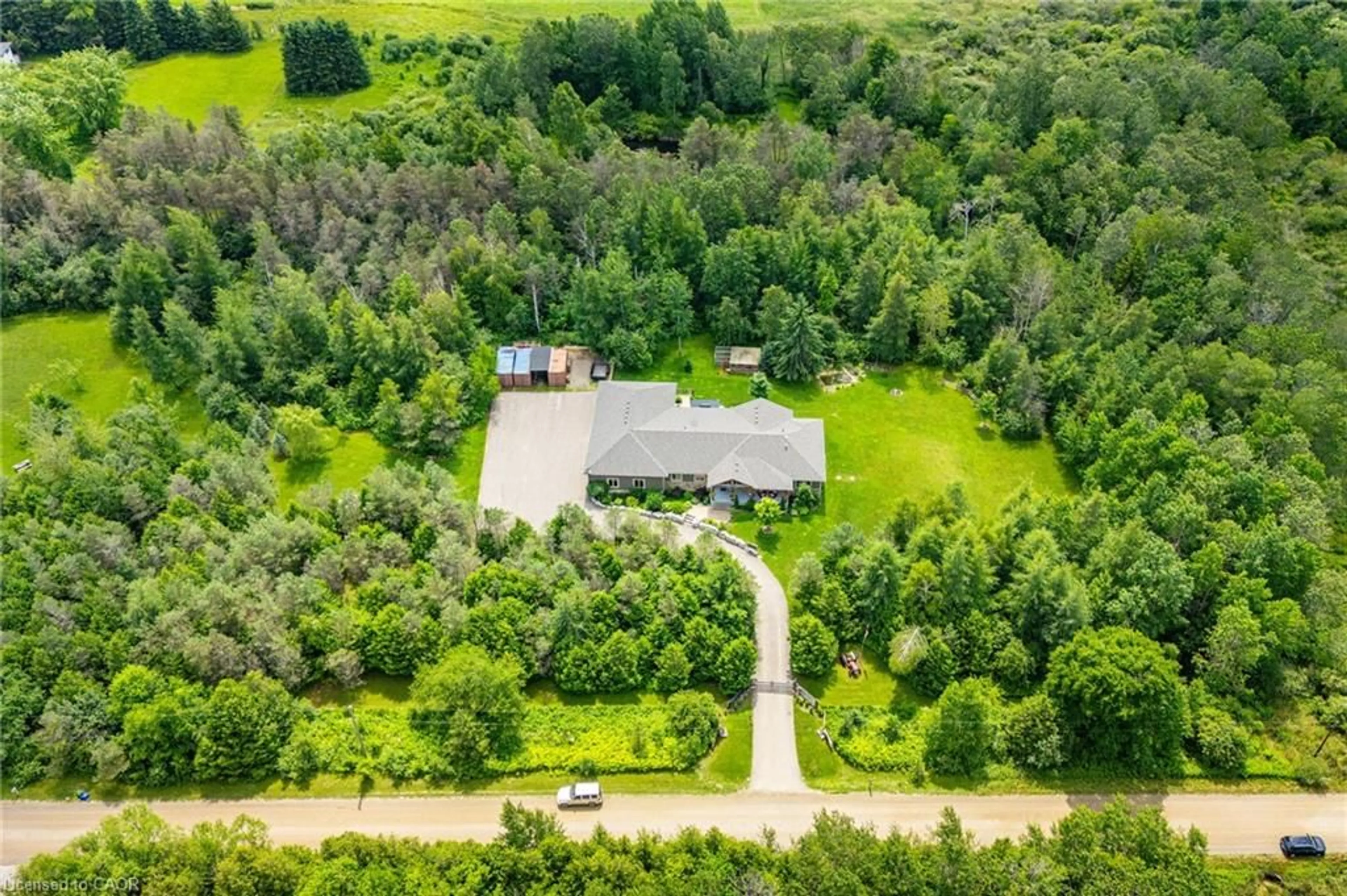 A pic from outside/outdoor area/front of a property/back of a property/a pic from drone, unknown for 5594 First Line, Erin Ontario N0B 1Z0