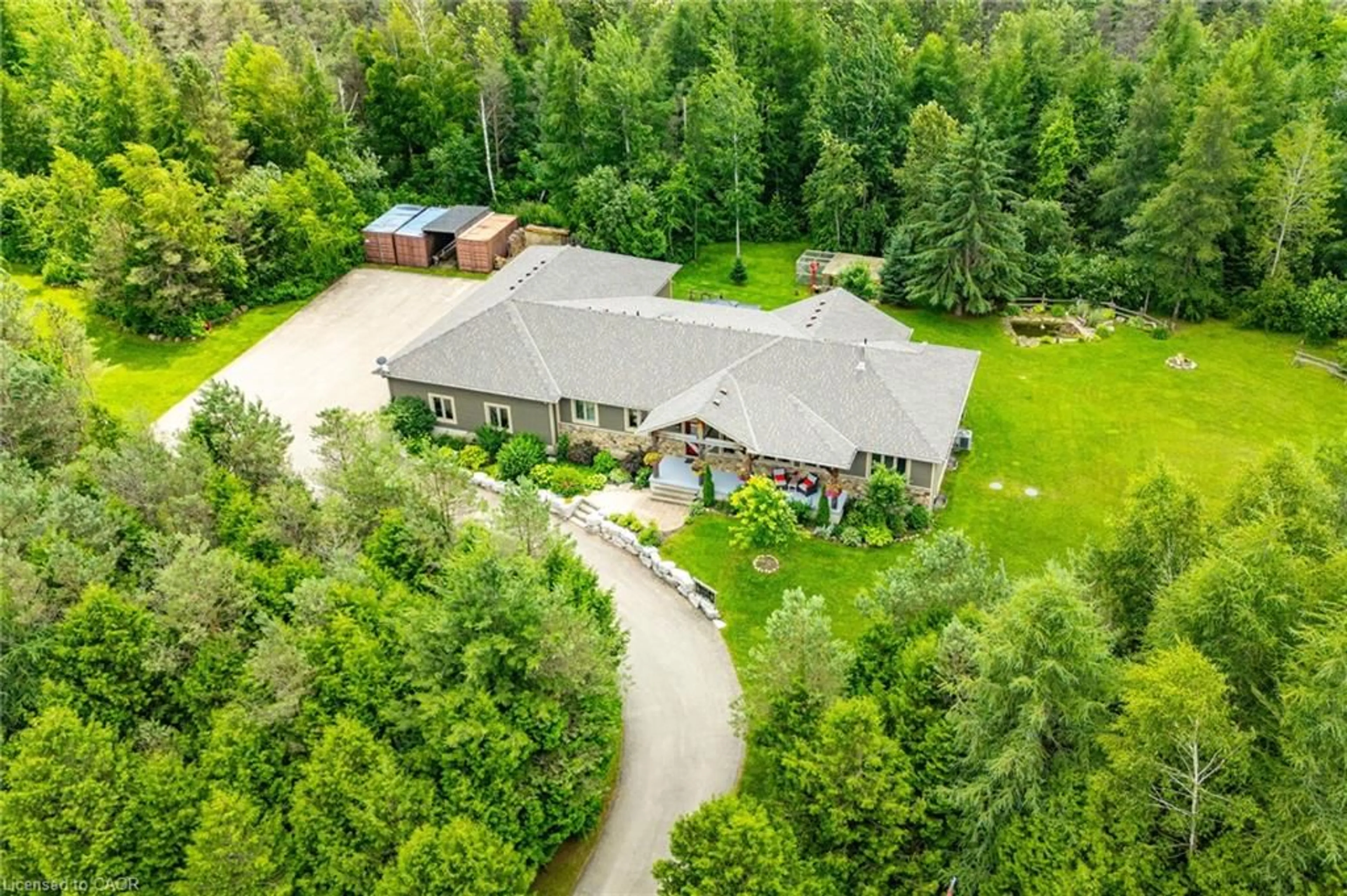A pic from outside/outdoor area/front of a property/back of a property/a pic from drone, unknown for 5594 First Line, Erin Ontario N0B 1Z0
