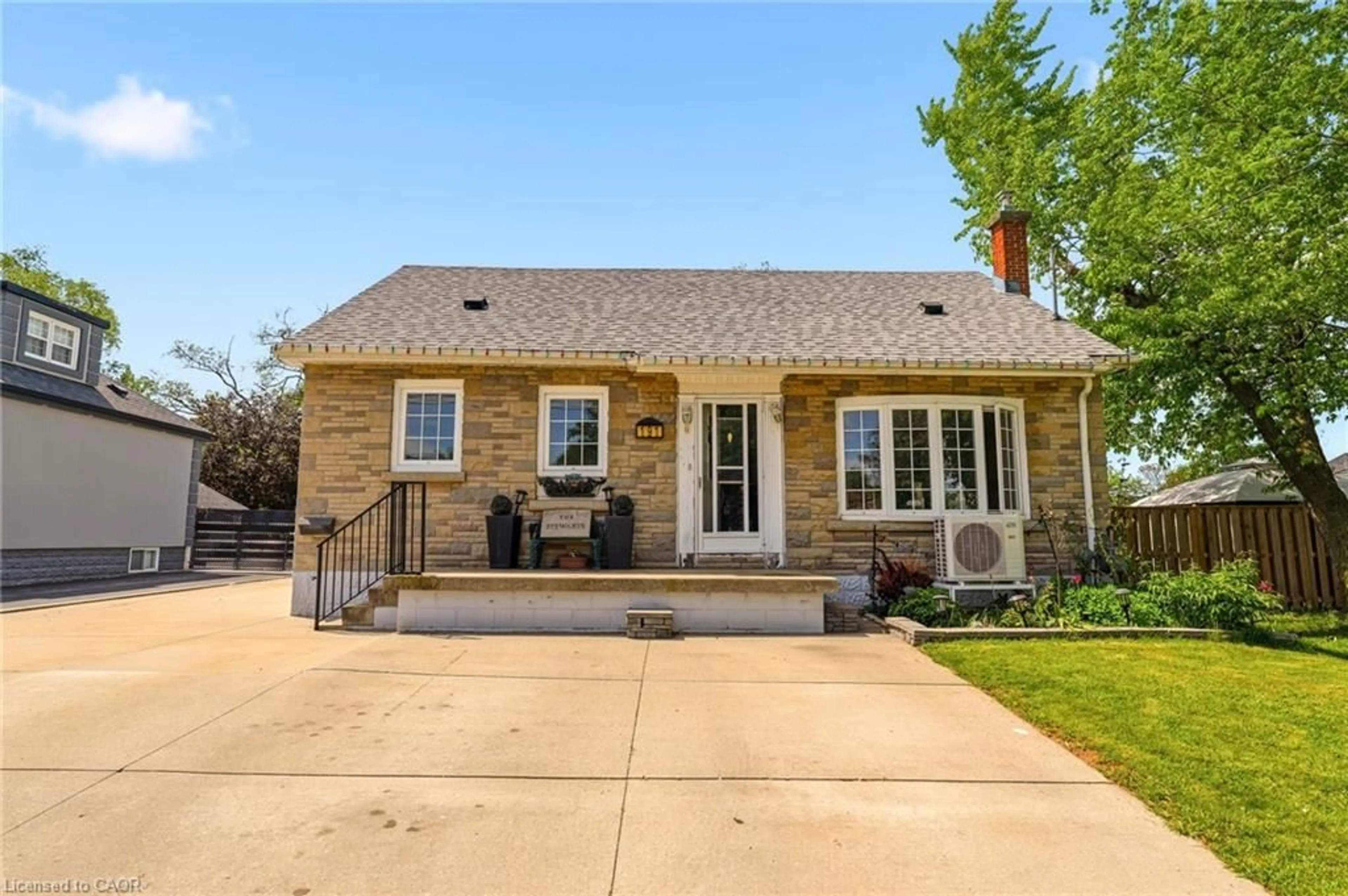 Home with brick exterior material, street for 191 Millen Rd, Stoney Creek Ontario L8E 2G4