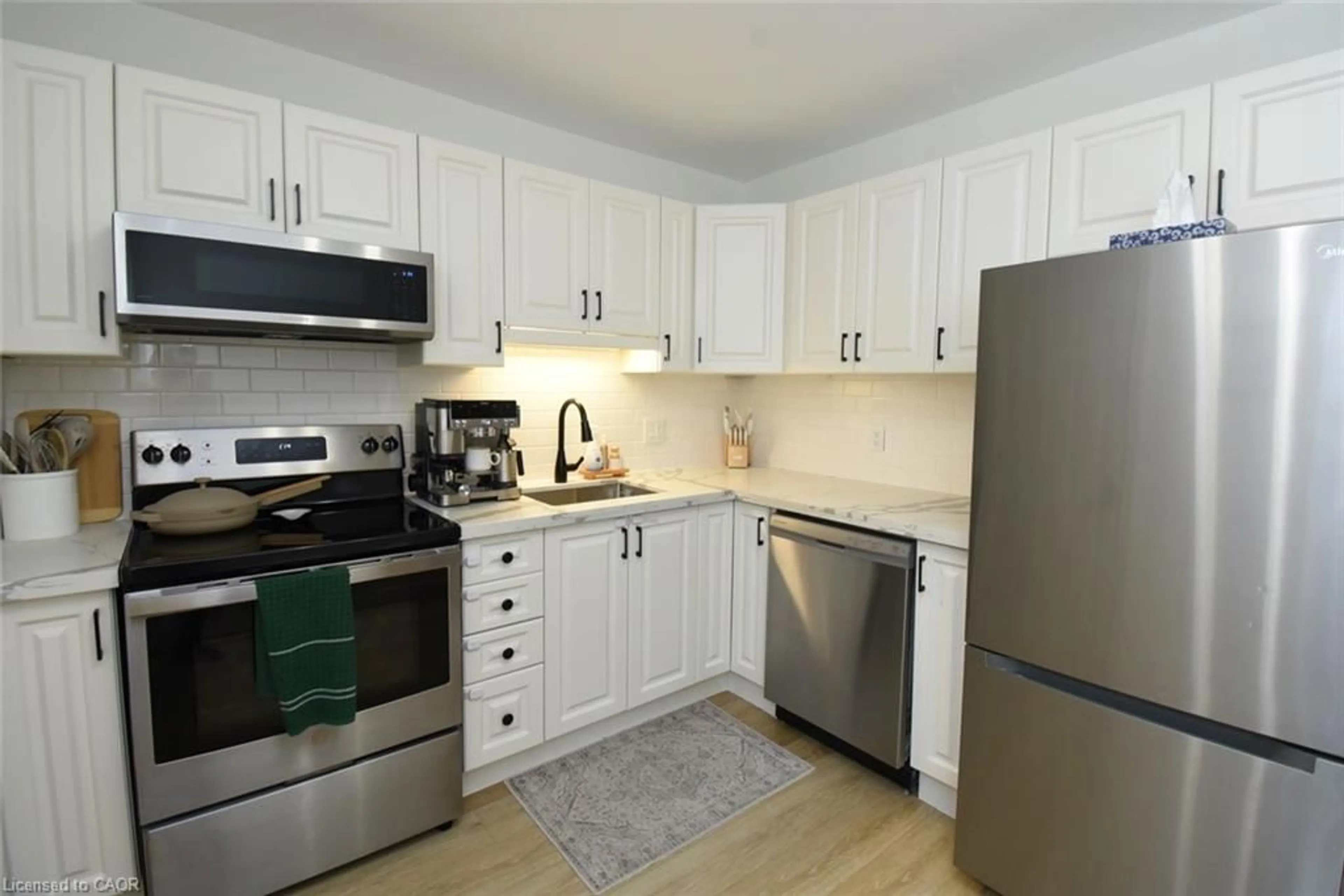 Standard kitchen, unknown for 106 Belview Ave, Hamilton Ontario L8L 7L1