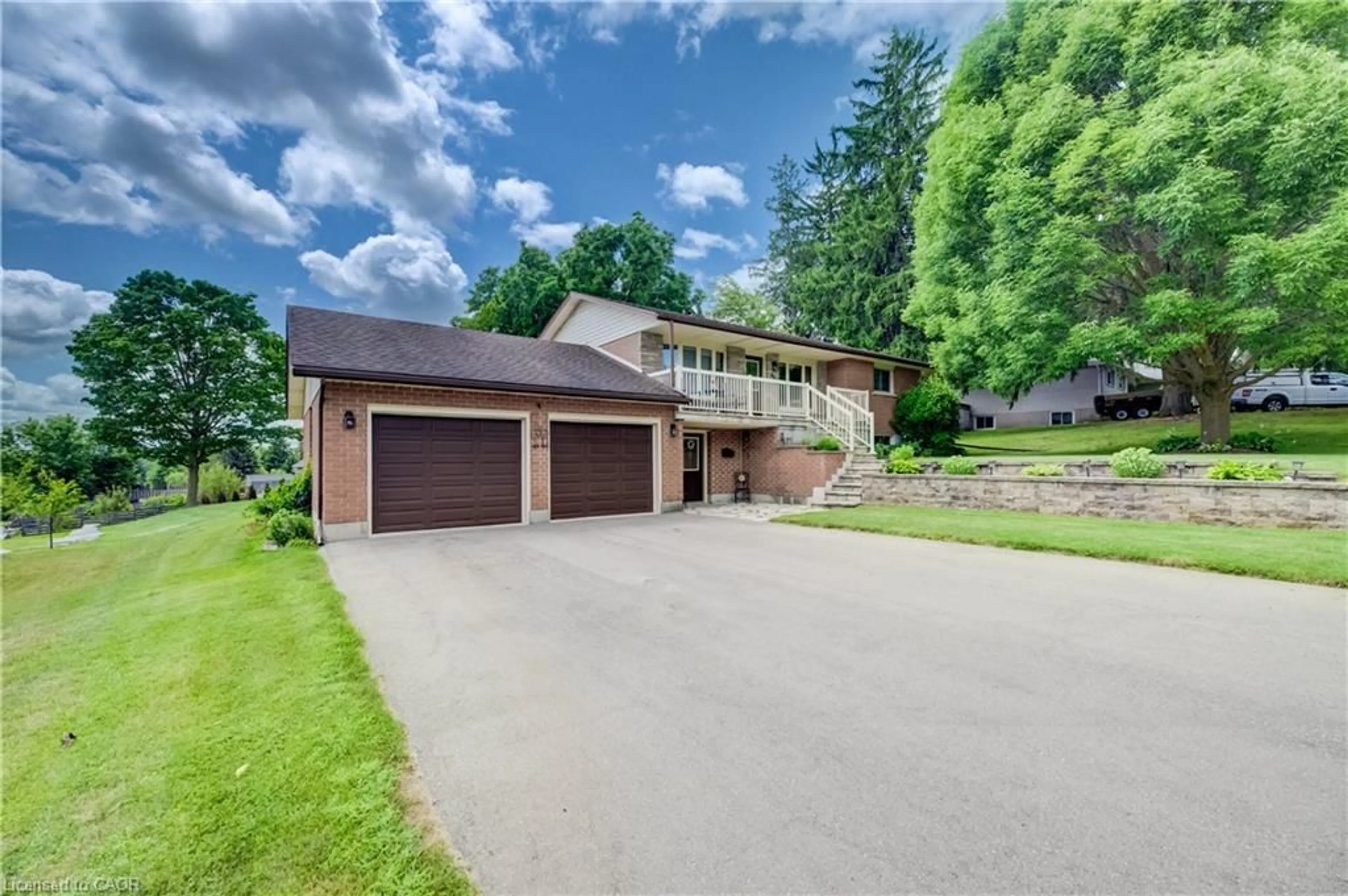 A pic from outside/outdoor area/front of a property/back of a property/a pic from drone, water/lake/river/ocean view for 67 Casselholme Cres, New Dundee Ontario N0B 2E0