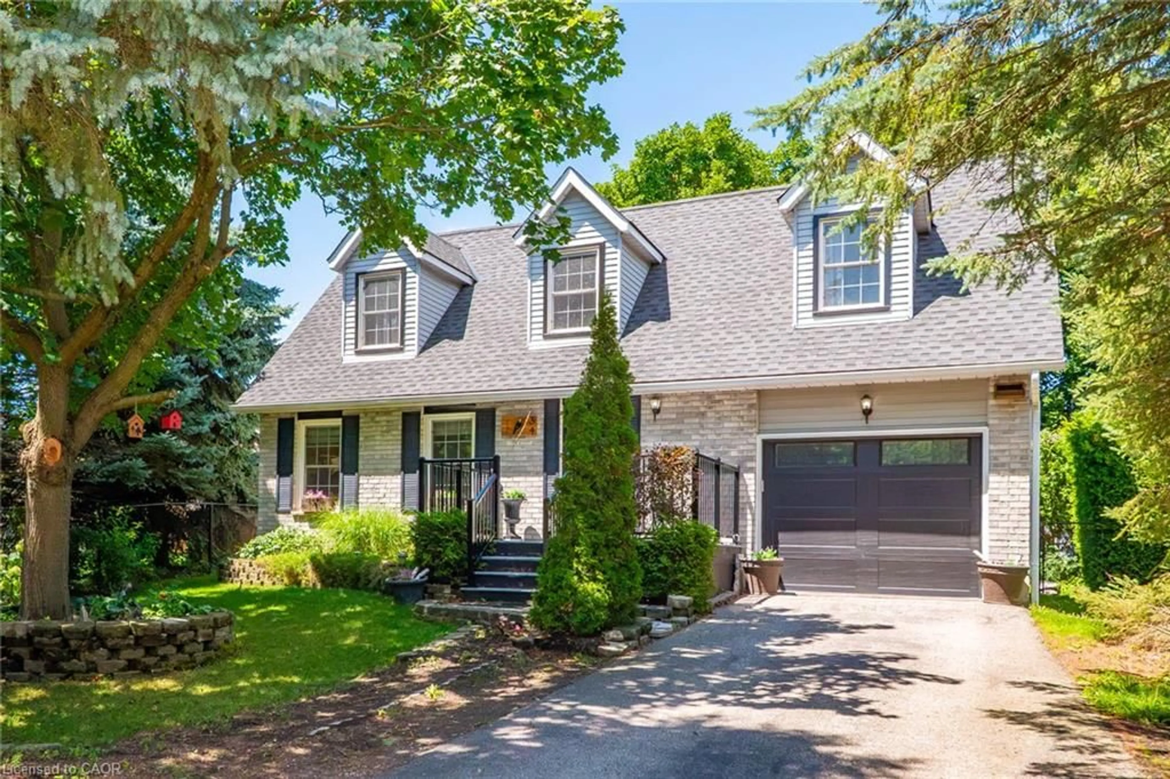 Home with vinyl exterior material, street for 34 Peachtree Cres, Cambridge Ontario N1S 4W5