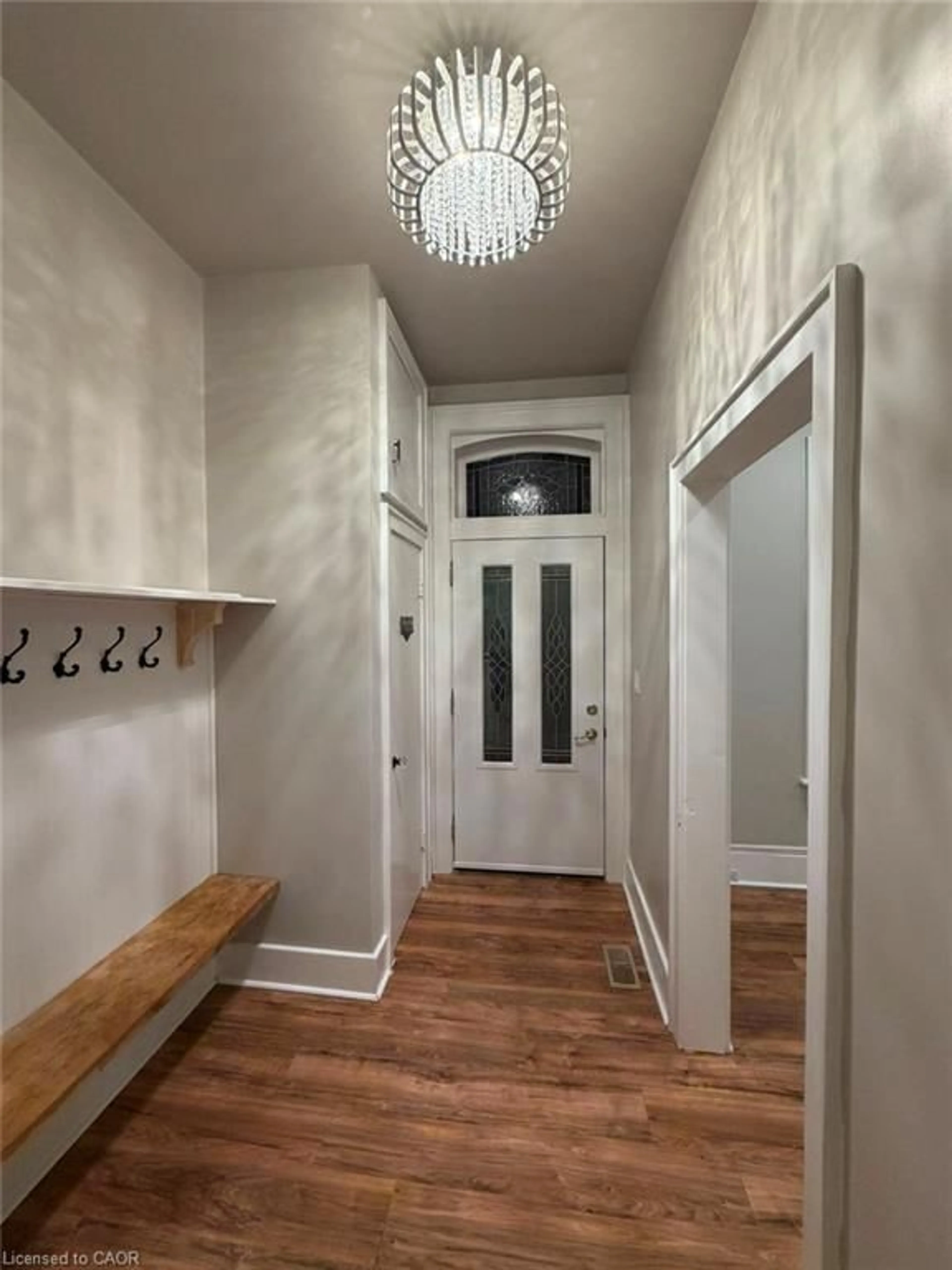 Indoor entryway for 66 William St, Paris Ontario N3L 1L6