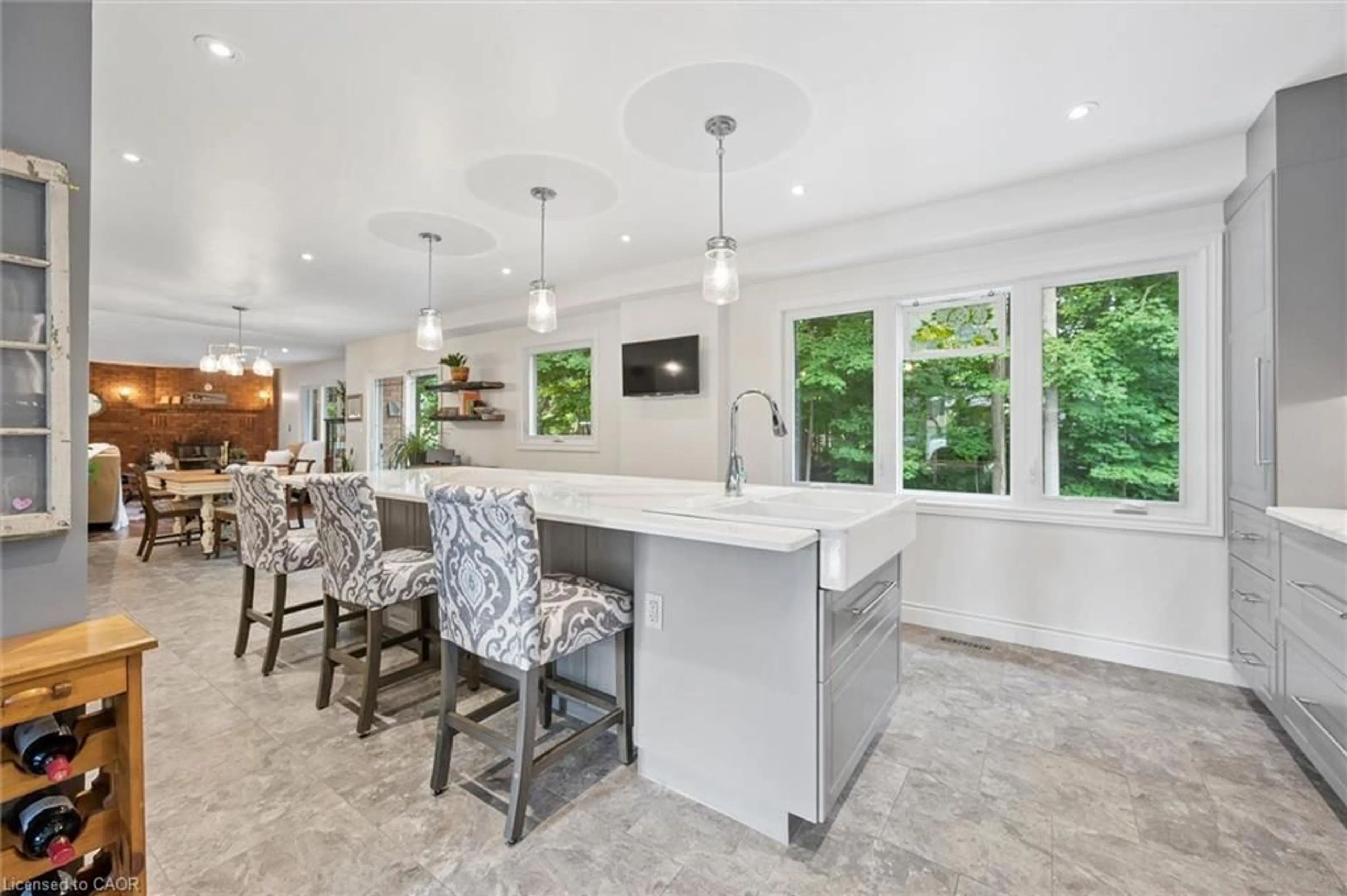 Open concept kitchen, ceramic/tile floor for 667 Fern Rd, Waterloo Ontario N2V 1G4