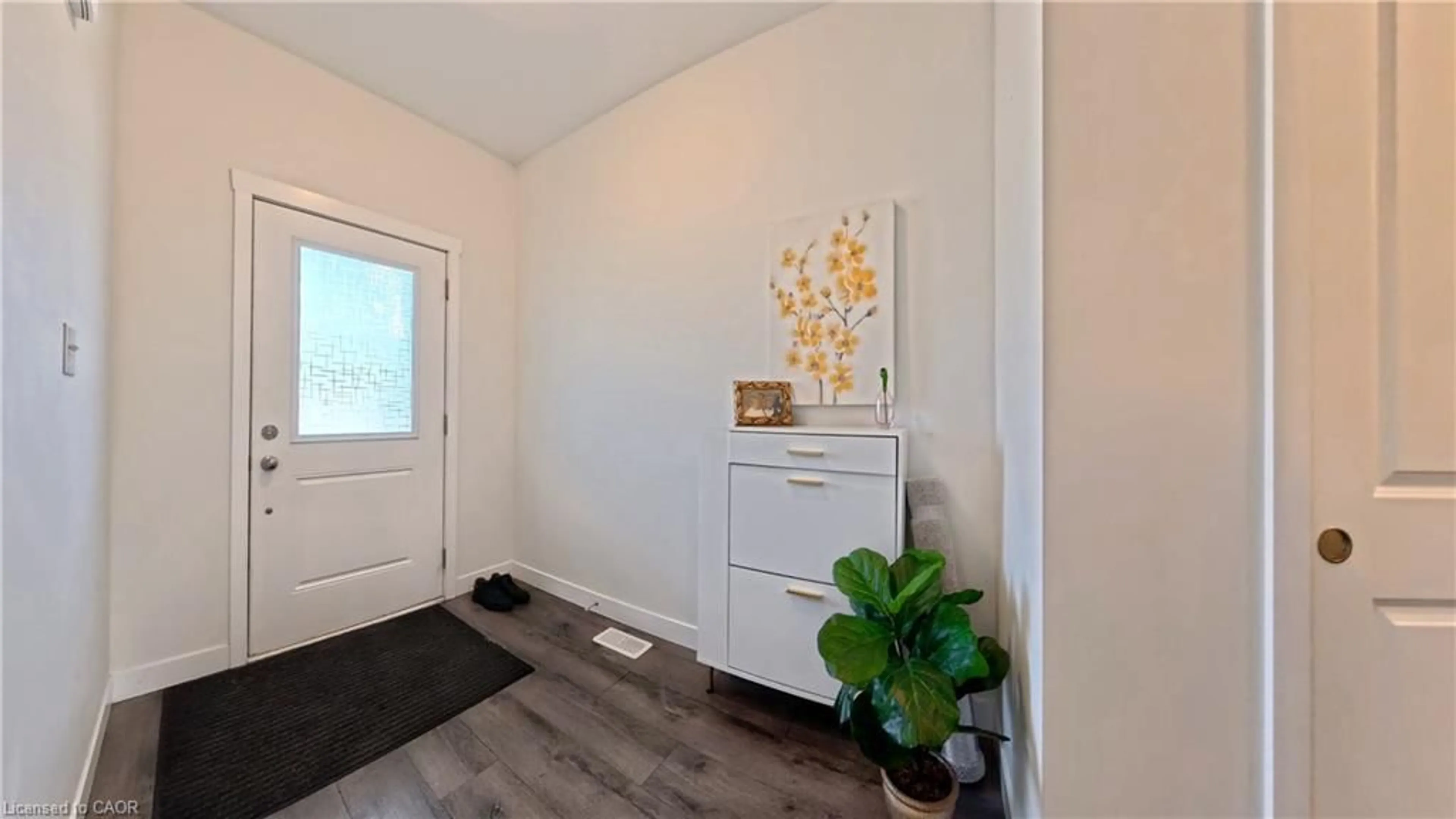 Indoor entryway for 12 Waterthrush Lane, Simcoe Ontario N3Y 0E9