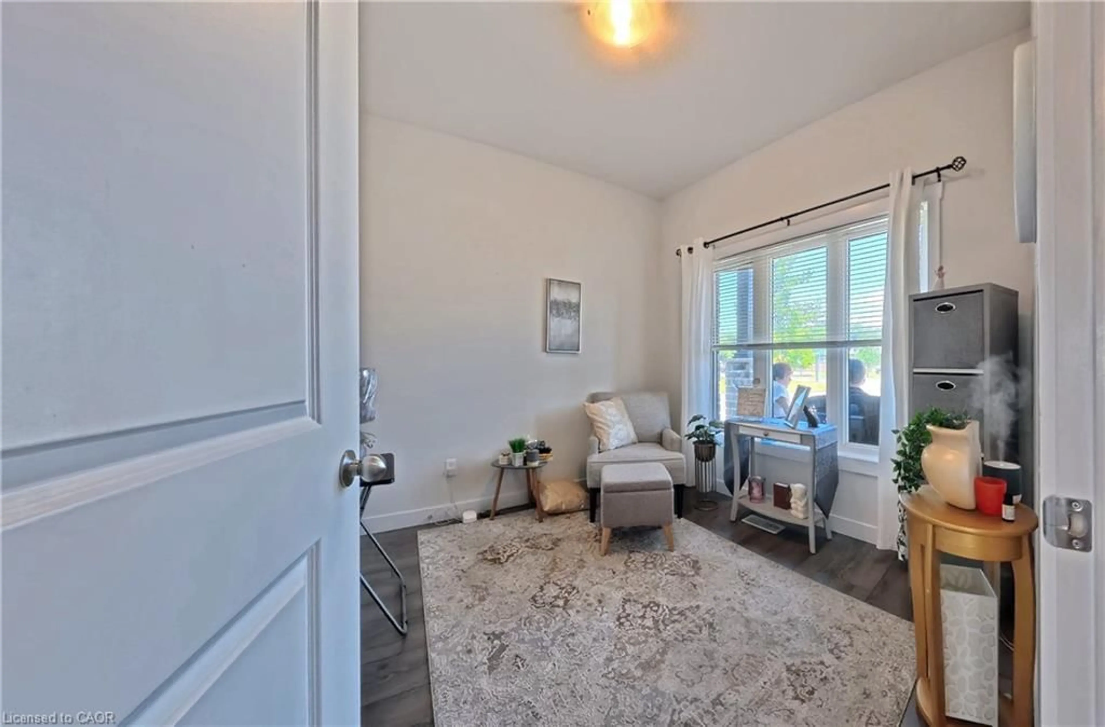 Indoor entryway for 12 Waterthrush Lane, Simcoe Ontario N3Y 0E9