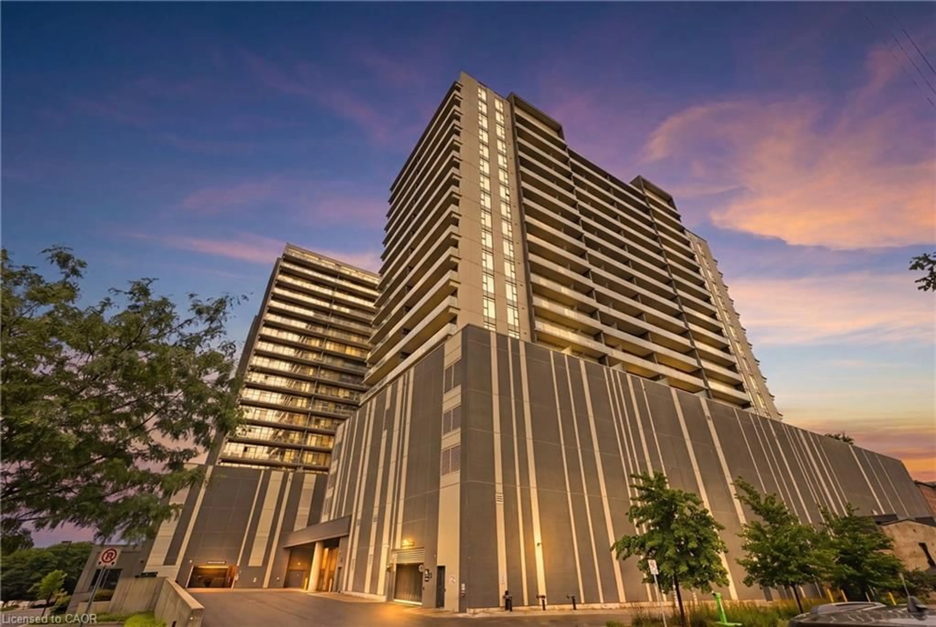 Indoor foyer for 15 Glebe St #1407, Cambridge Ontario N1S 0C3