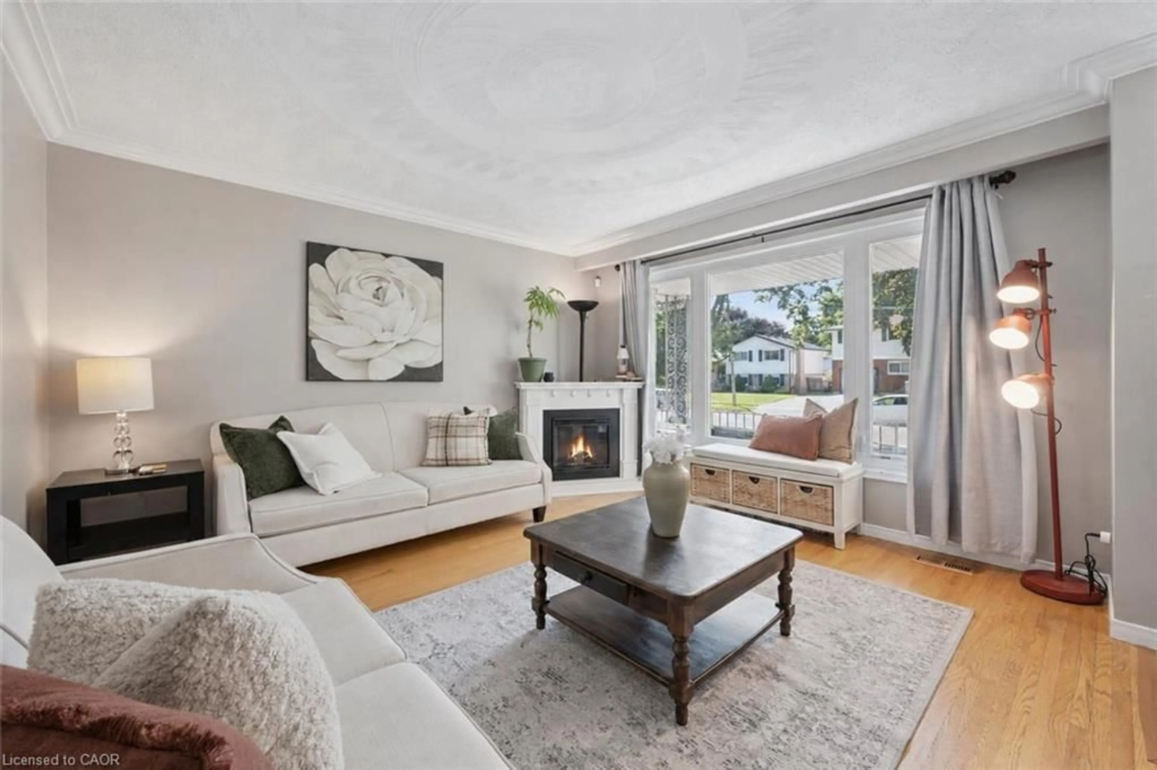 Living room with furniture, unknown for 35 Golfview Rd, Guelph Ontario N1E 1A5