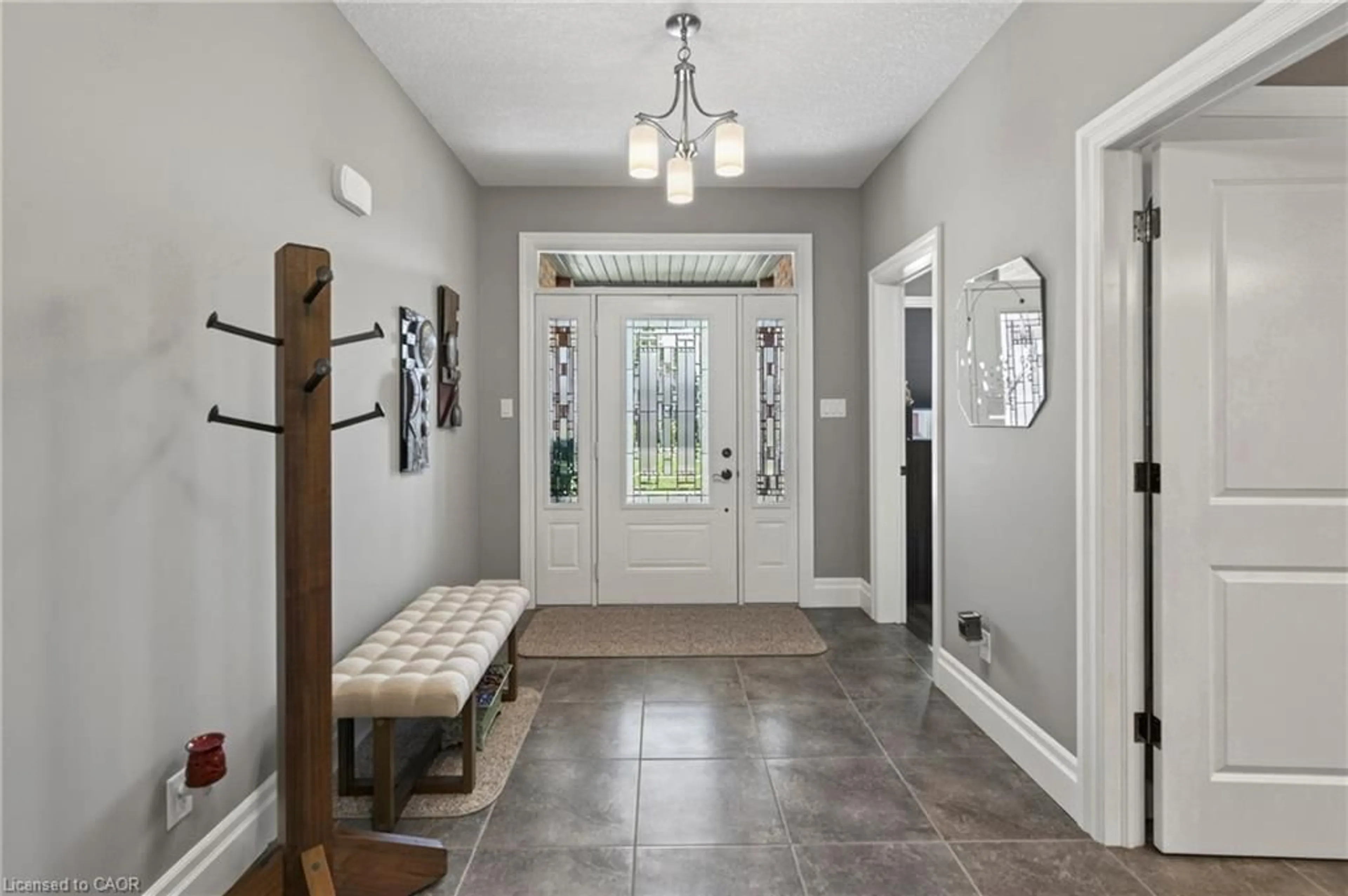 Indoor entryway for 79 Gerber Dr, Milverton Ontario N0K 1M0