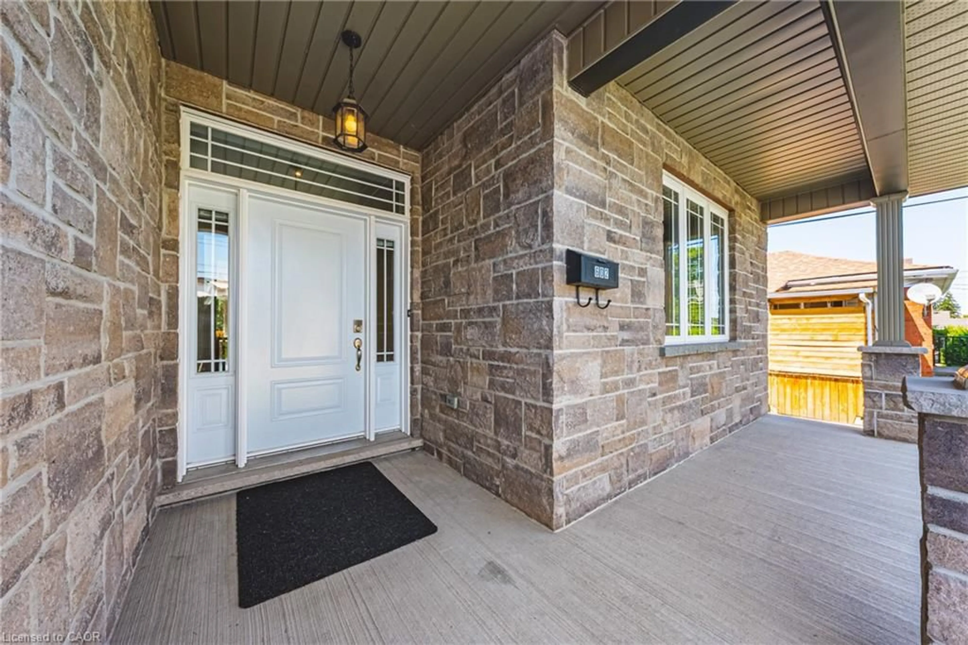 Indoor entryway for 602 Cochrane Rd, Hamilton Ontario L8K 3H6