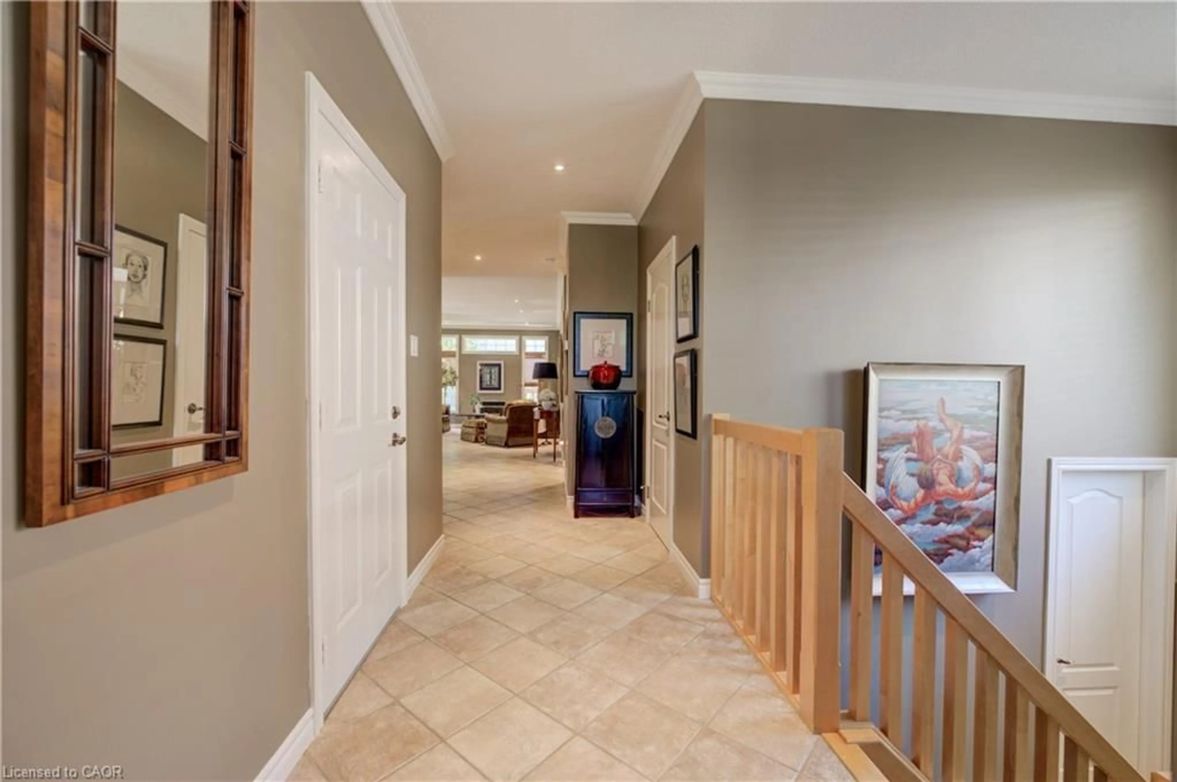 Indoor foyer for 530 Rheinland Pl, Waterloo Ontario N2V 2M9