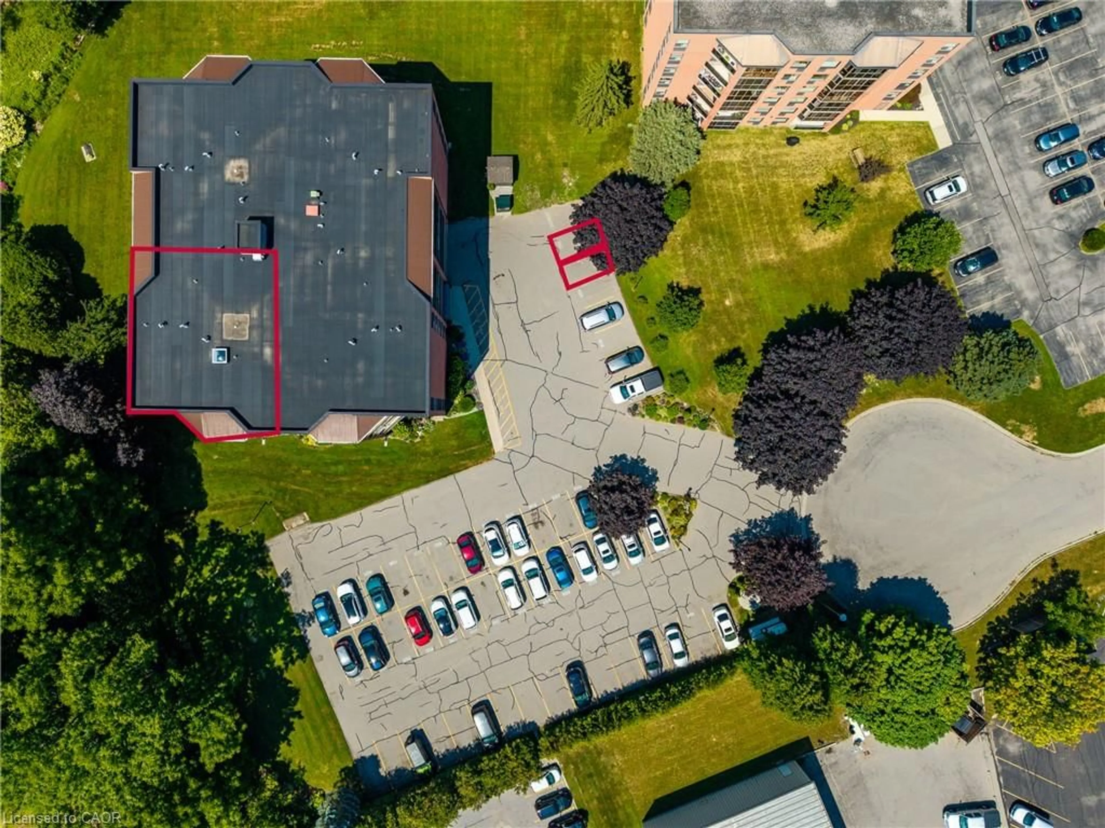 A pic from outside/outdoor area/front of a property/back of a property/a pic from drone, building for 17 Mill Pond Crt #601, Simcoe Ontario N3Y 5H9