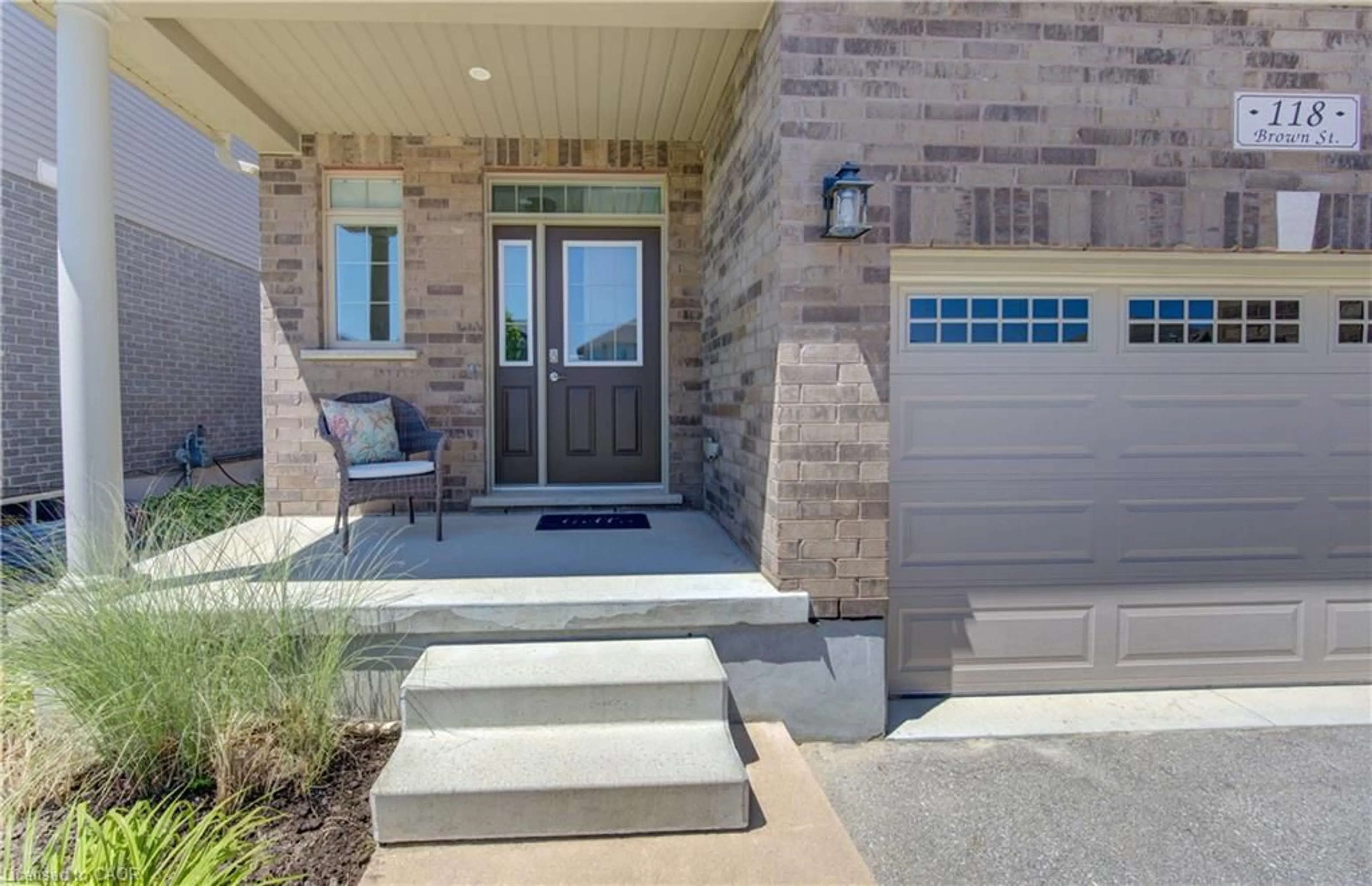 Indoor entryway for 118 Brown St, Stratford Ontario N5A 0E8