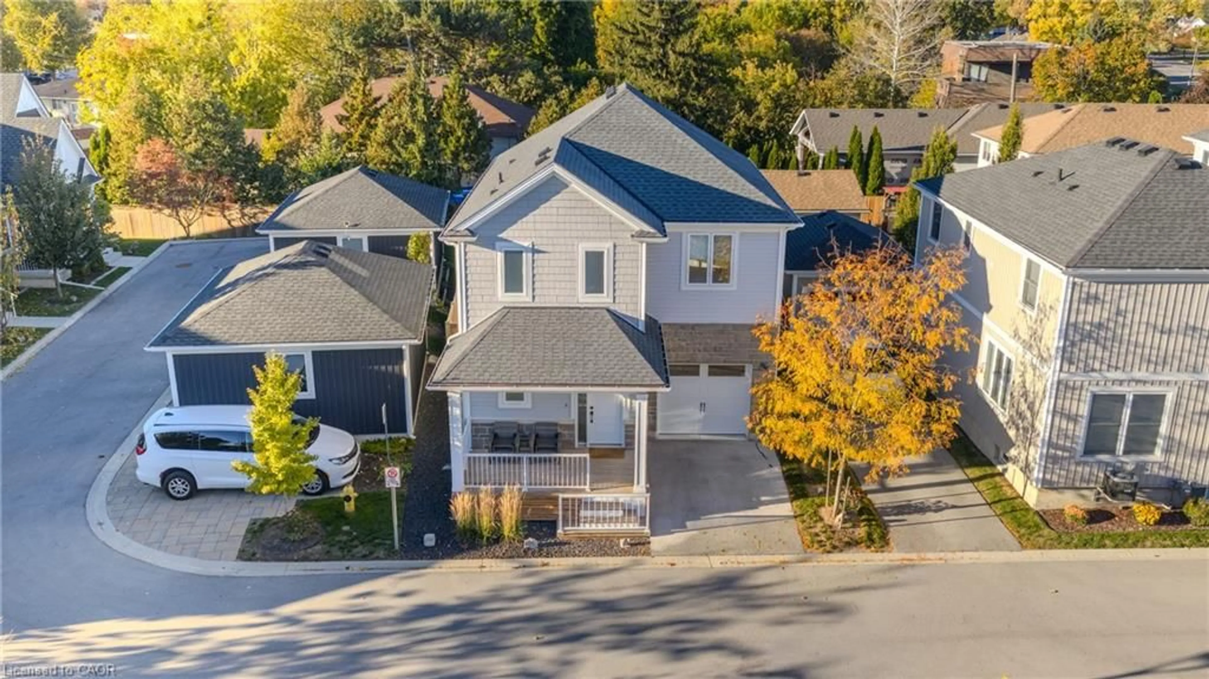 A pic from outside/outdoor area/front of a property/back of a property/a pic from drone, street for 9 Princeton Common, St. Catharines Ontario L2N 0B7