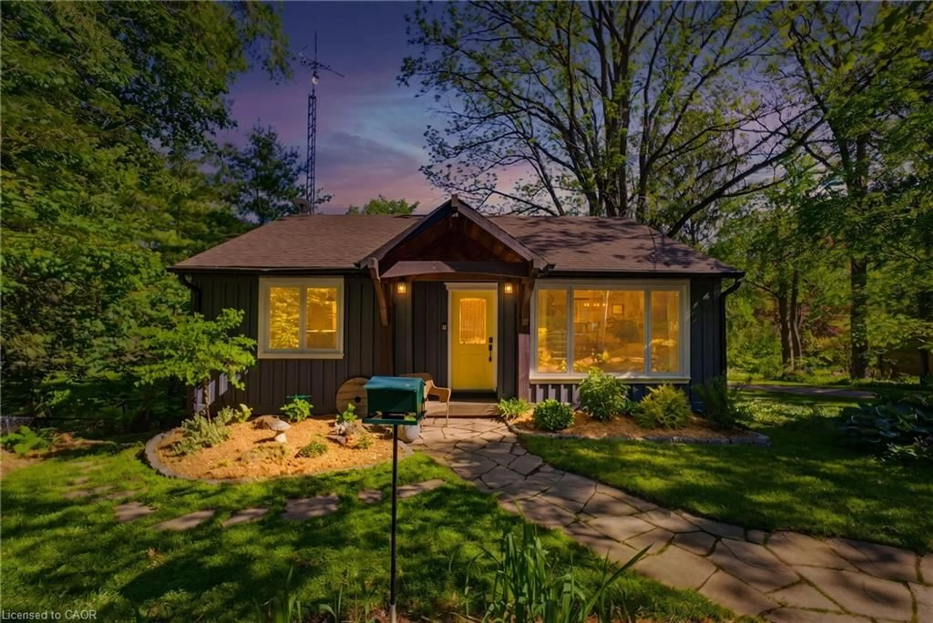 Home with brick exterior material, street for 1131 Old Governor's Rd, Dundas Ontario L9H 5E3