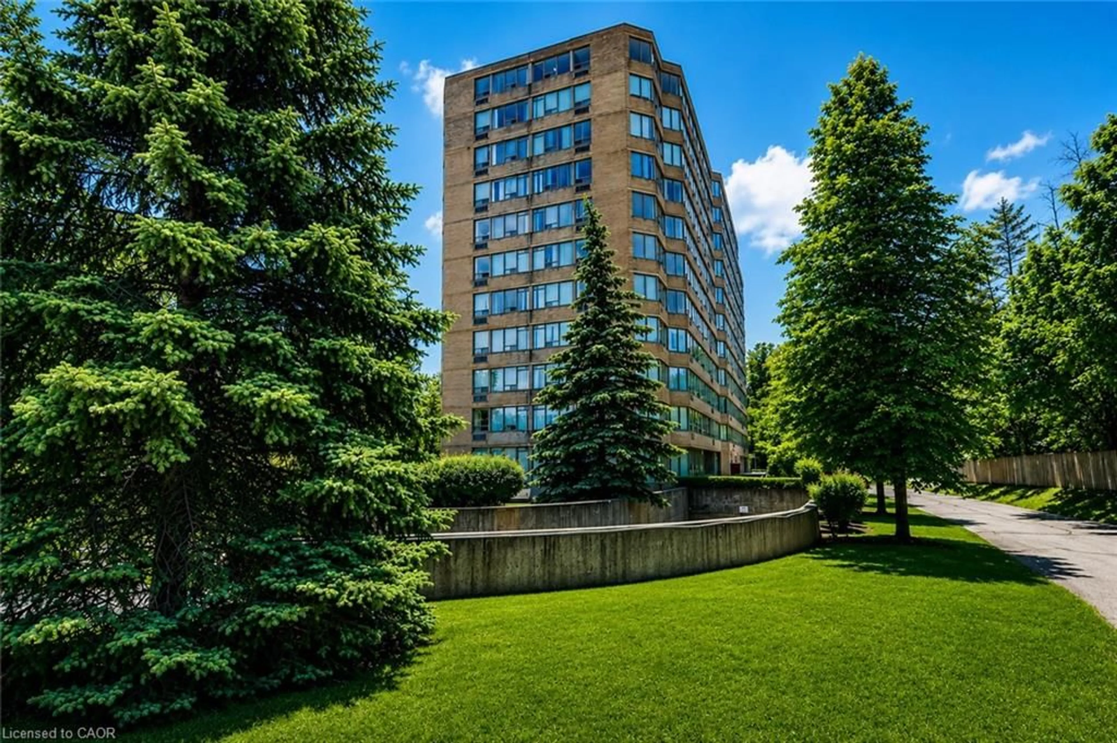 Patio, building for 3227 King St #503, Kitchener Ontario N2A 3Z9