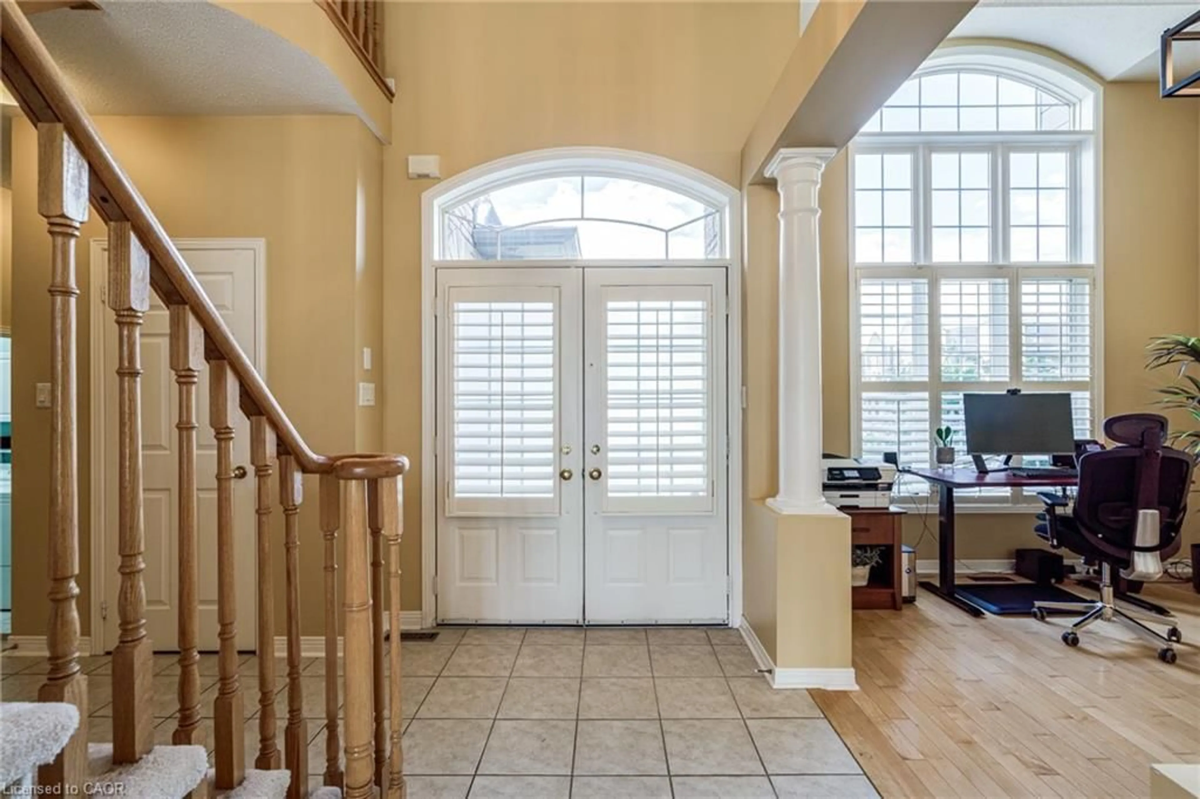 Indoor entryway for 2278 Turnberry Rd #13, Burlington Ontario L7M 4S6