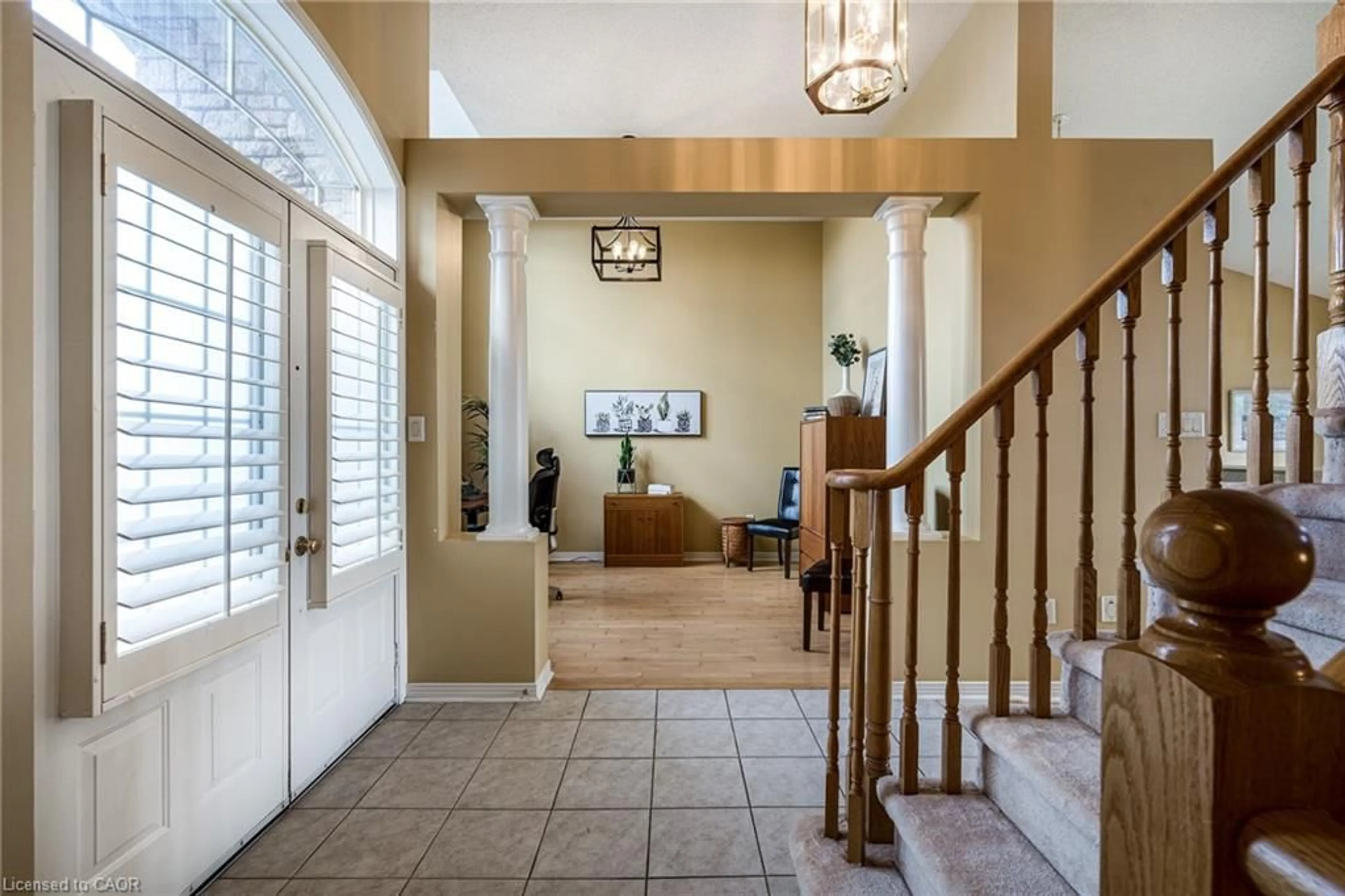 Indoor entryway for 2278 Turnberry Rd #13, Burlington Ontario L7M 4S6