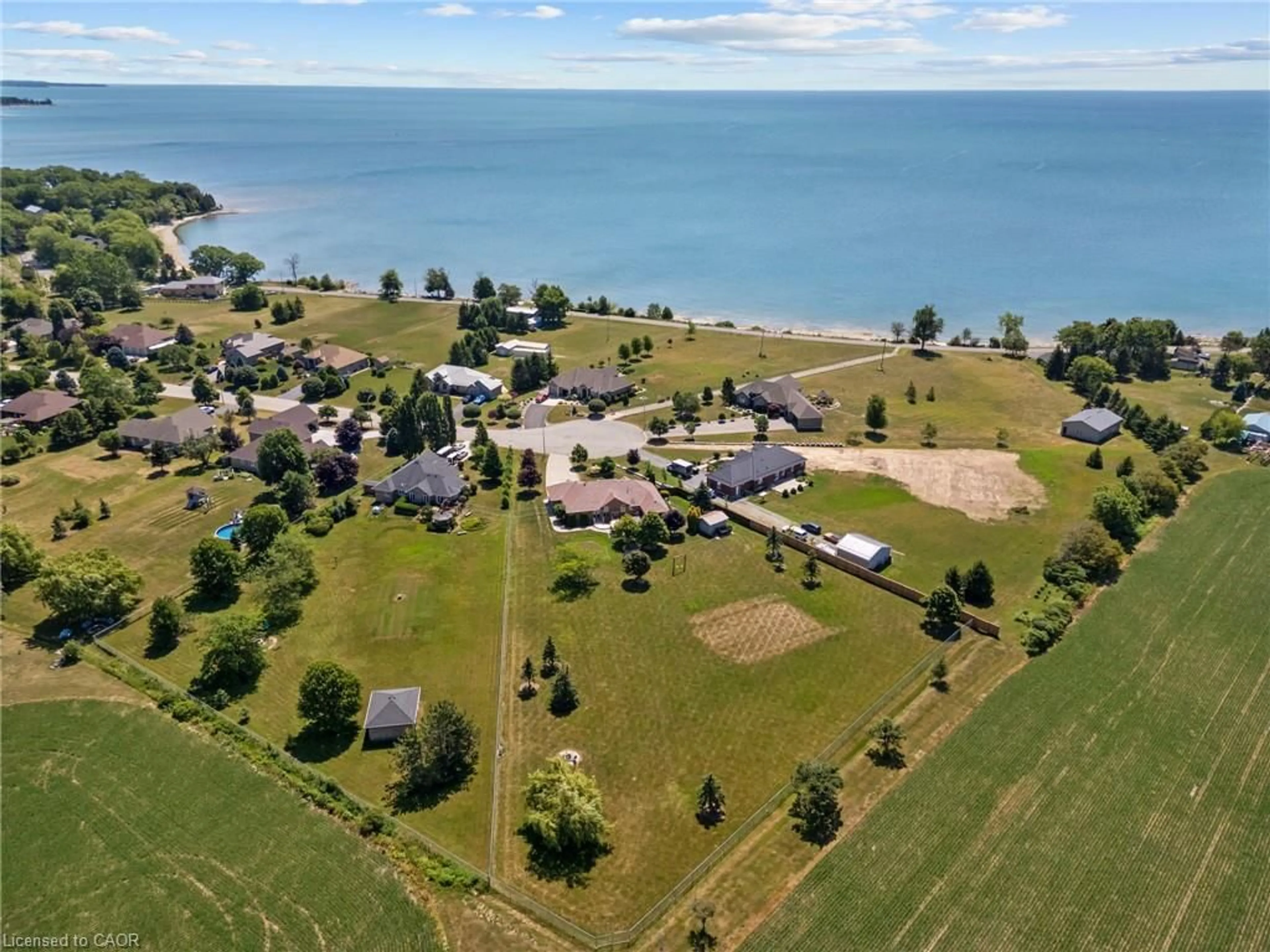 A pic from outside/outdoor area/front of a property/back of a property/a pic from drone, water/lake/river/ocean view for 18 Featherstone Ave, Selkirk Ontario N0A 1P0