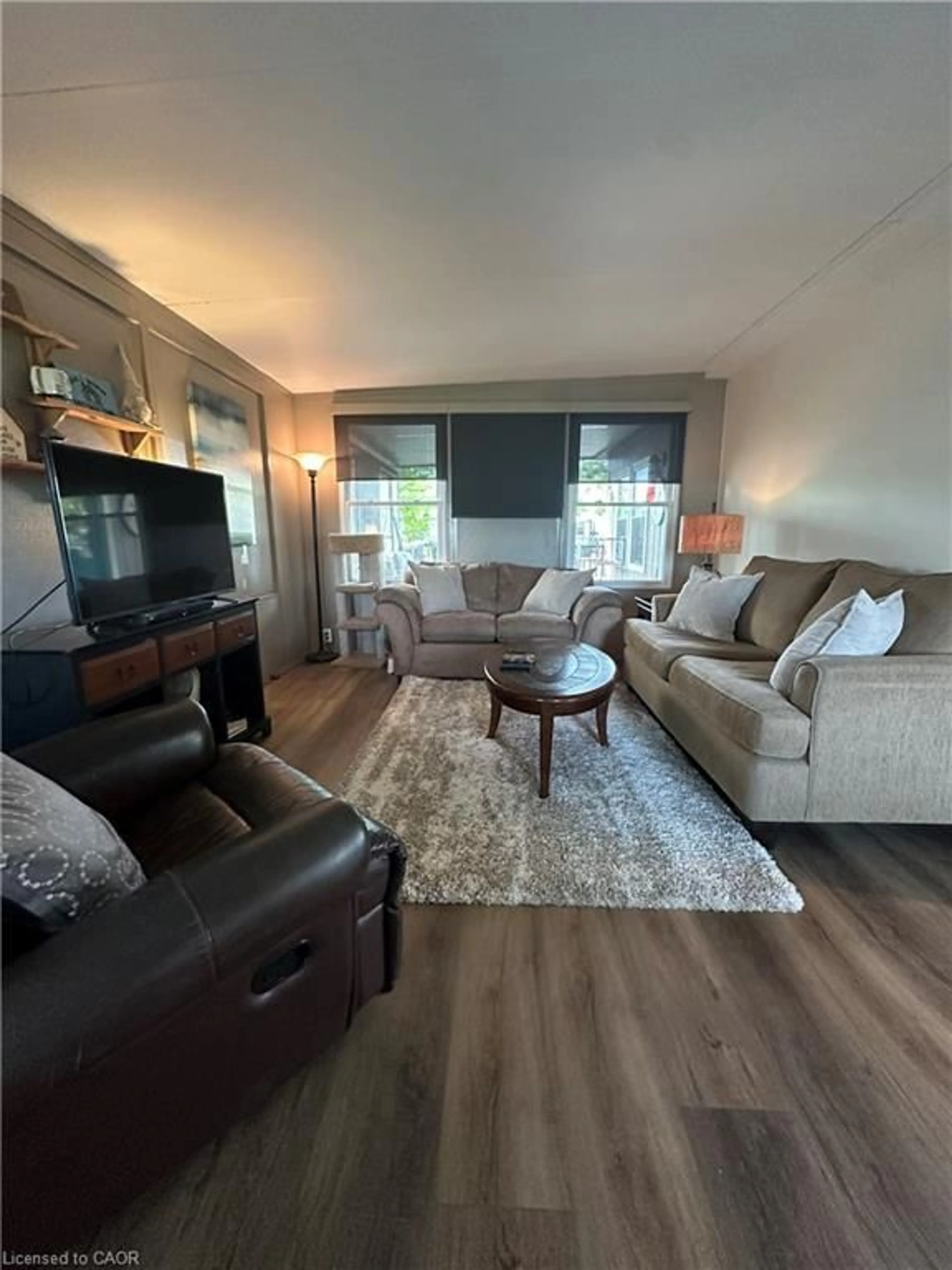 Living room with furniture, wood/laminate floor for 2325 Victoria Ave #223, Fenwick Ontario L0S 1C0