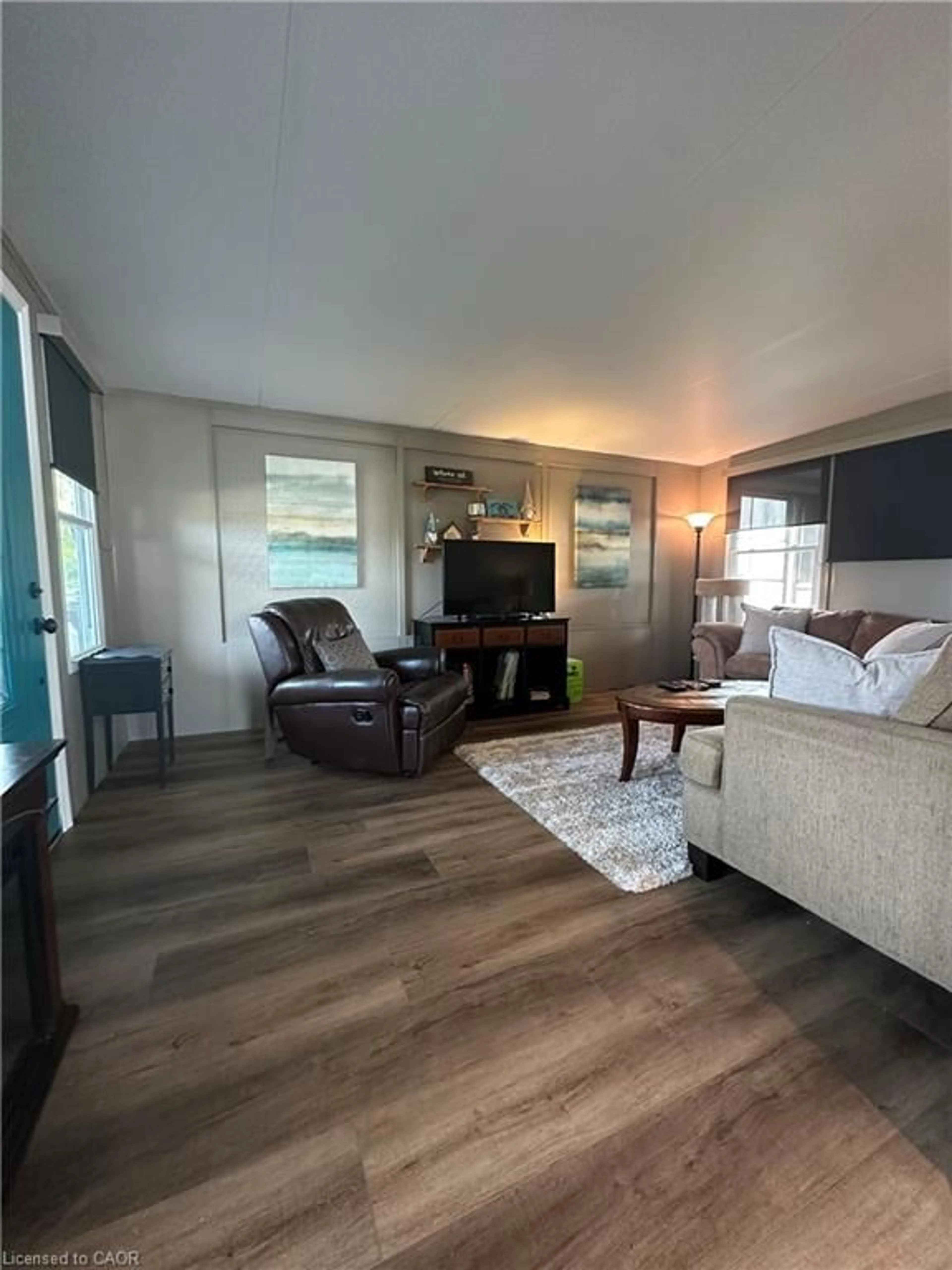 Living room with furniture, wood/laminate floor for 2325 Victoria Ave #223, Fenwick Ontario L0S 1C0