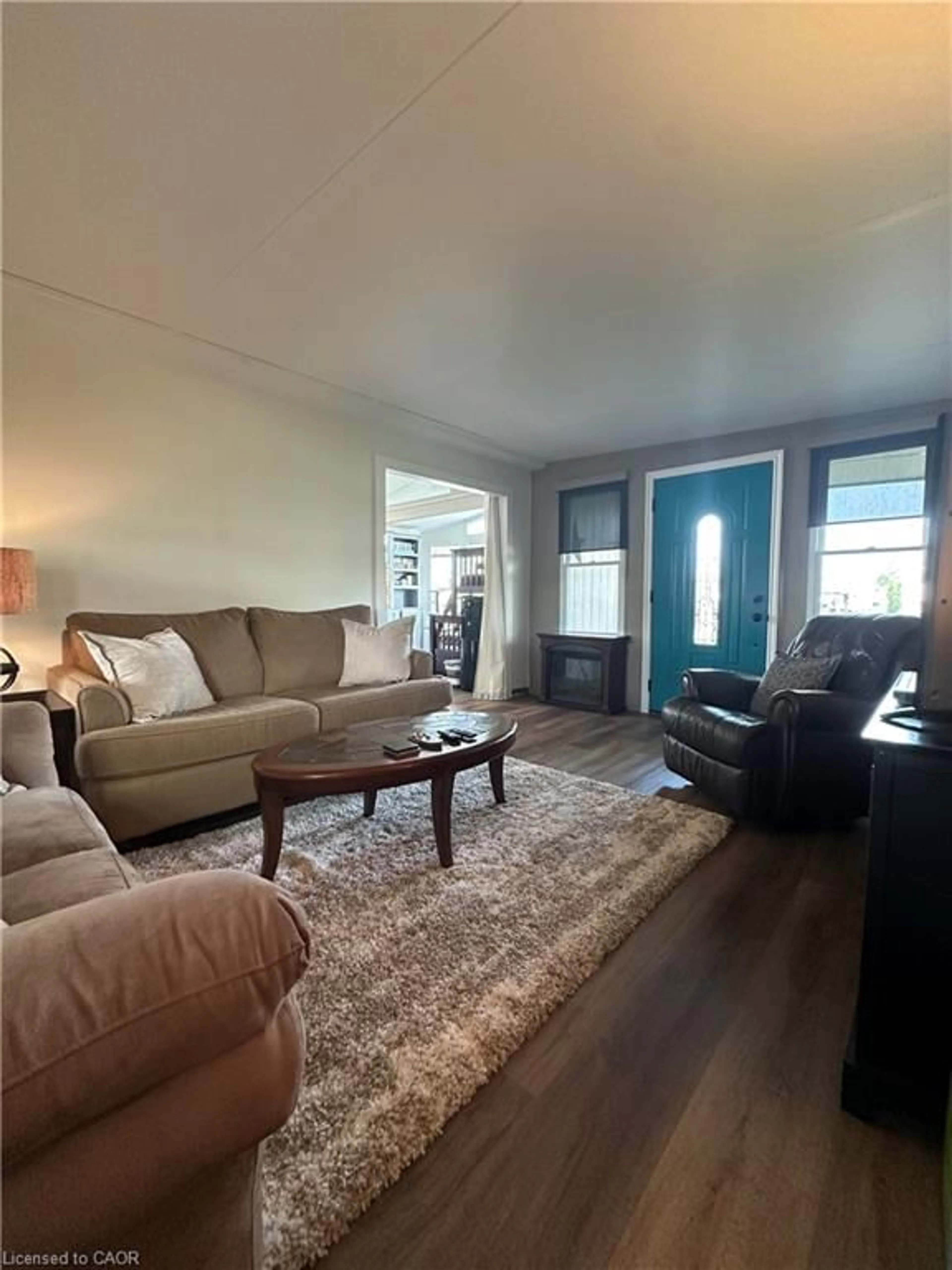 Living room with furniture, wood/laminate floor for 2325 Victoria Ave #223, Fenwick Ontario L0S 1C0