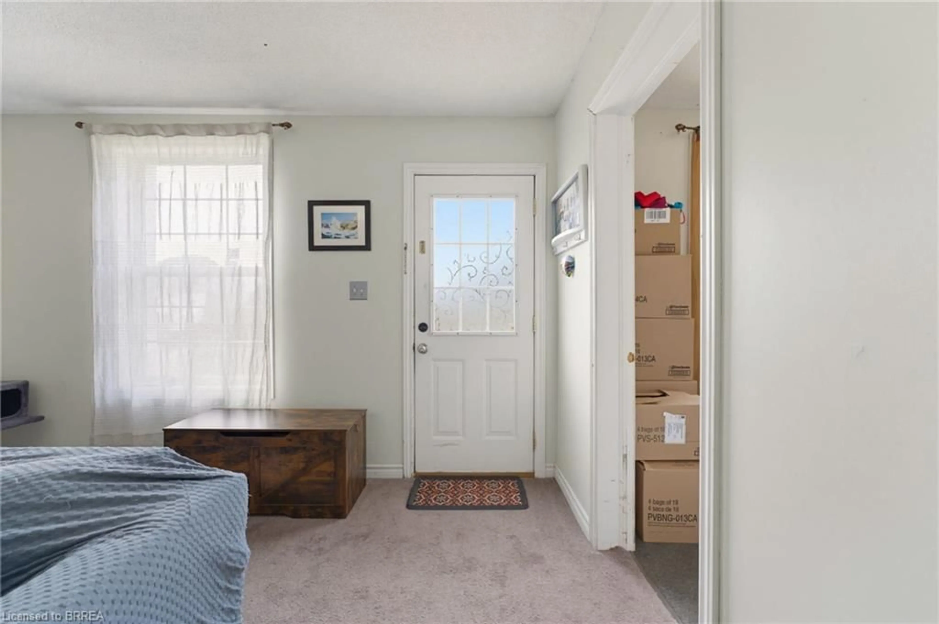 Indoor entryway for 128 Mary St, Brantford Ontario N3S 3B9