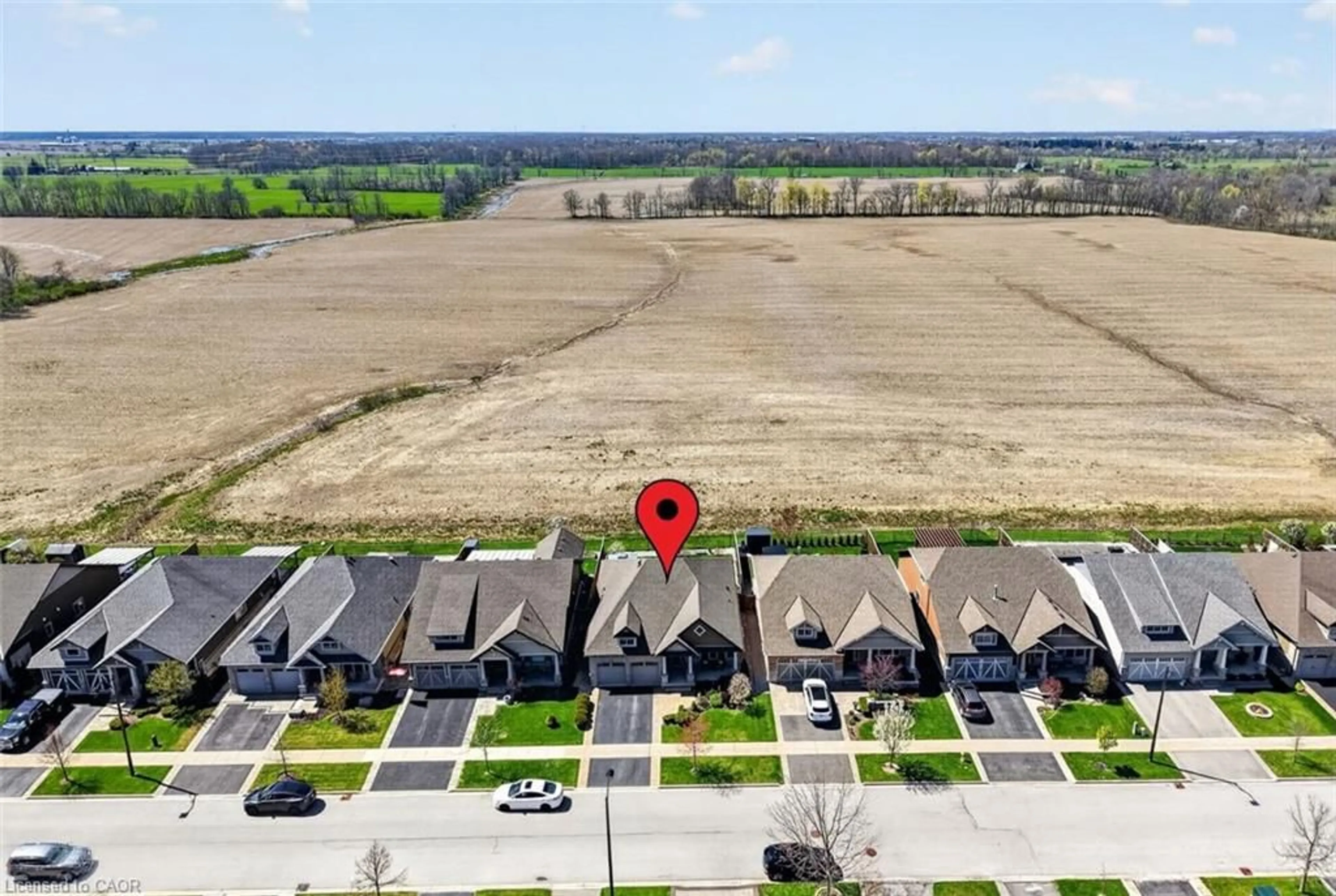 A pic from outside/outdoor area/front of a property/back of a property/a pic from drone, unknown for 58 Forestview Crt, Smithville Ontario L0R 2A0