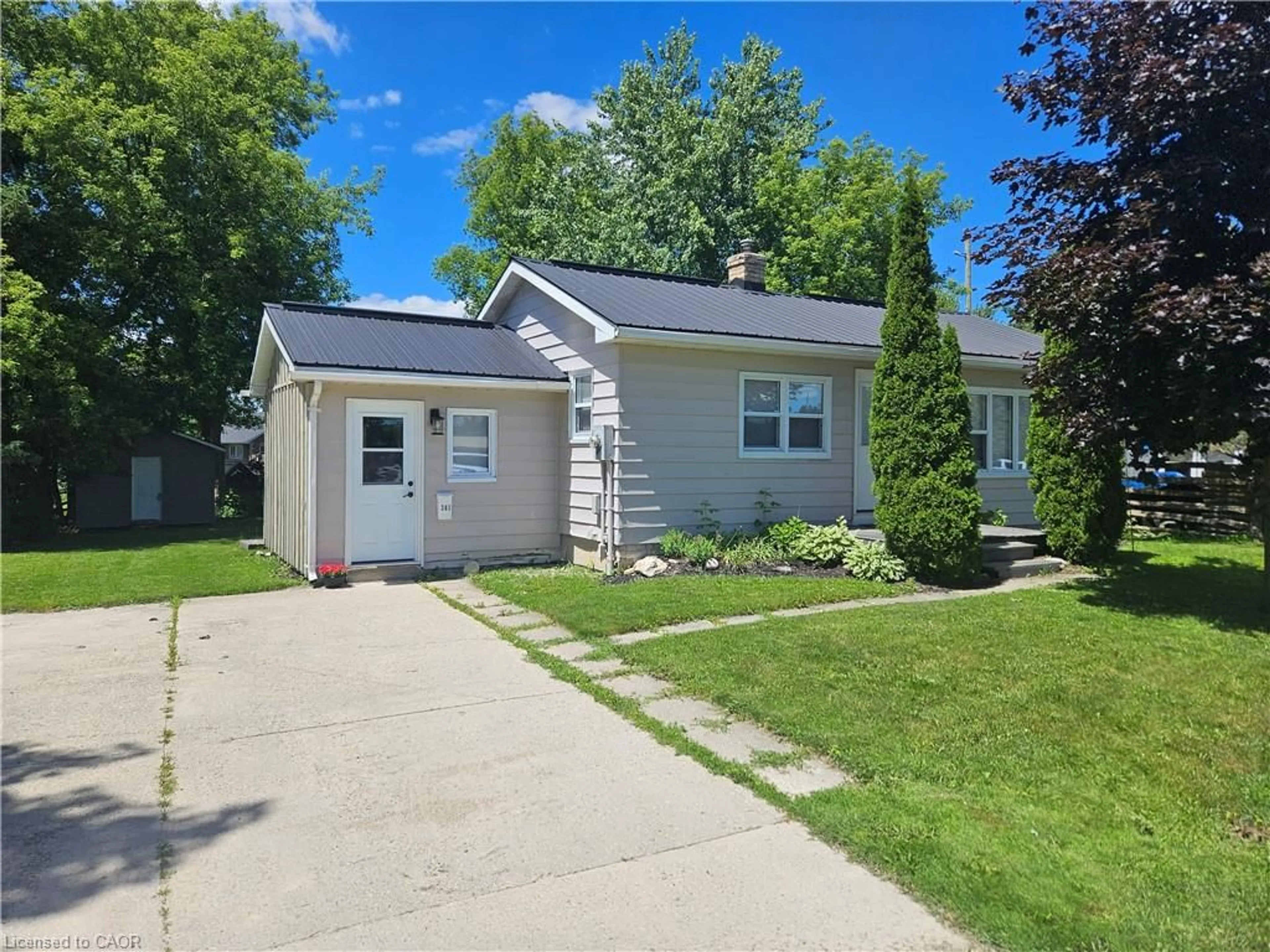 Home with vinyl exterior material, street for 383 Wellington St, Mount Forest Ontario N0G 2L2