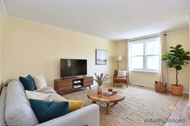 340 King St, Dundas 4