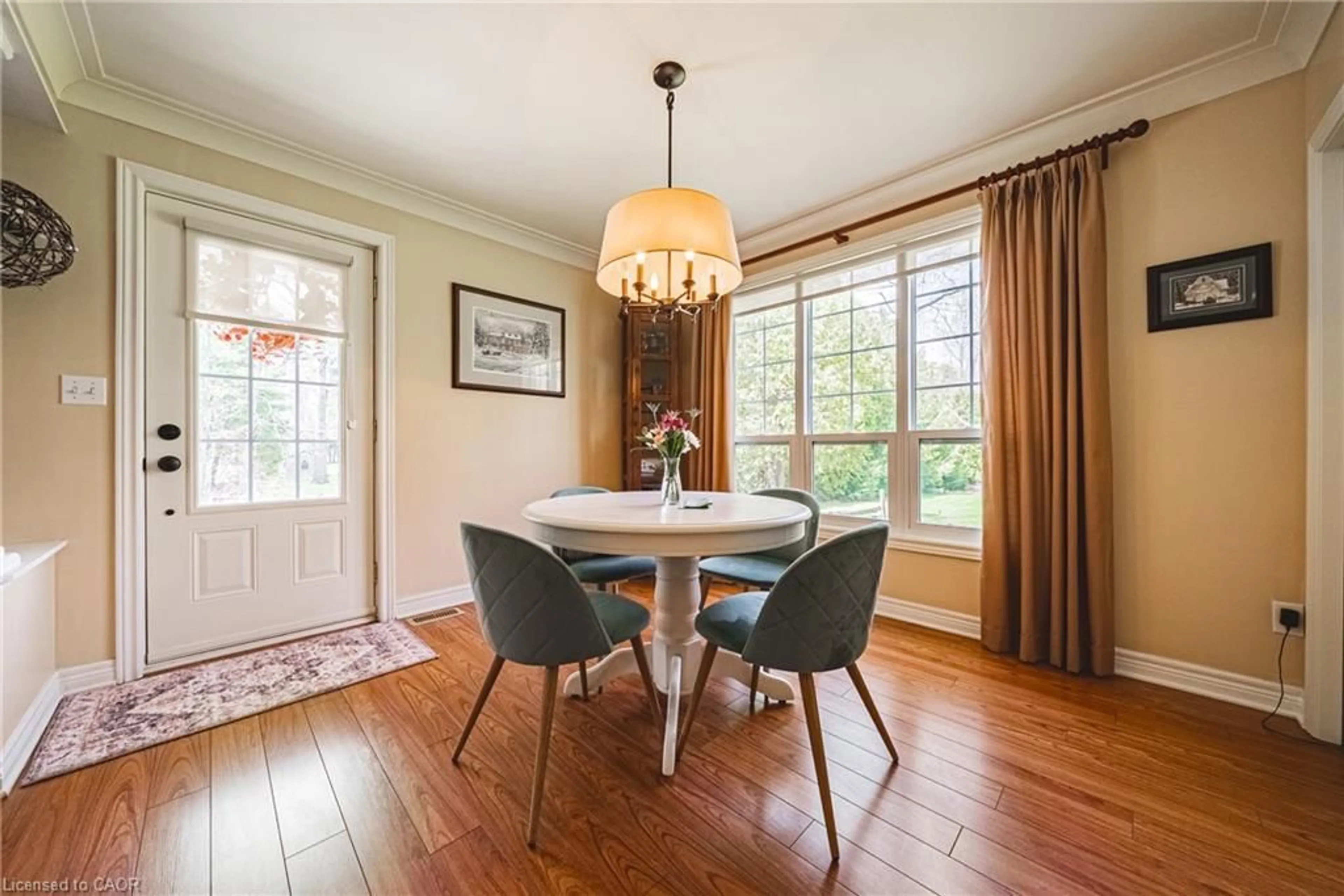 Dining room, wood/laminate floor for 302 Fishers Glen Rd, Vittoria Ontario N0E 1W0