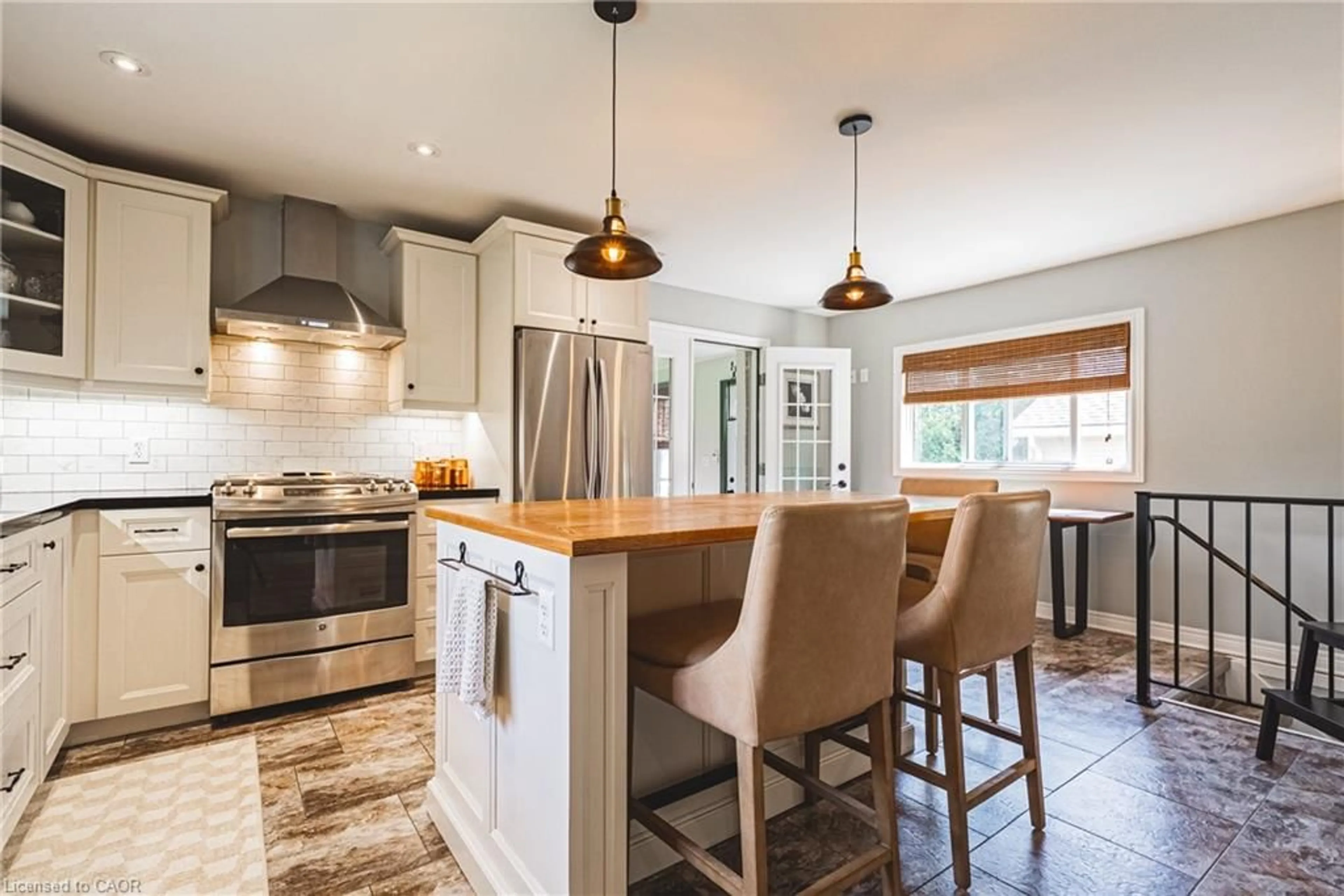 Open concept kitchen, ceramic/tile floor for 302 Fishers Glen Rd, Vittoria Ontario N0E 1W0