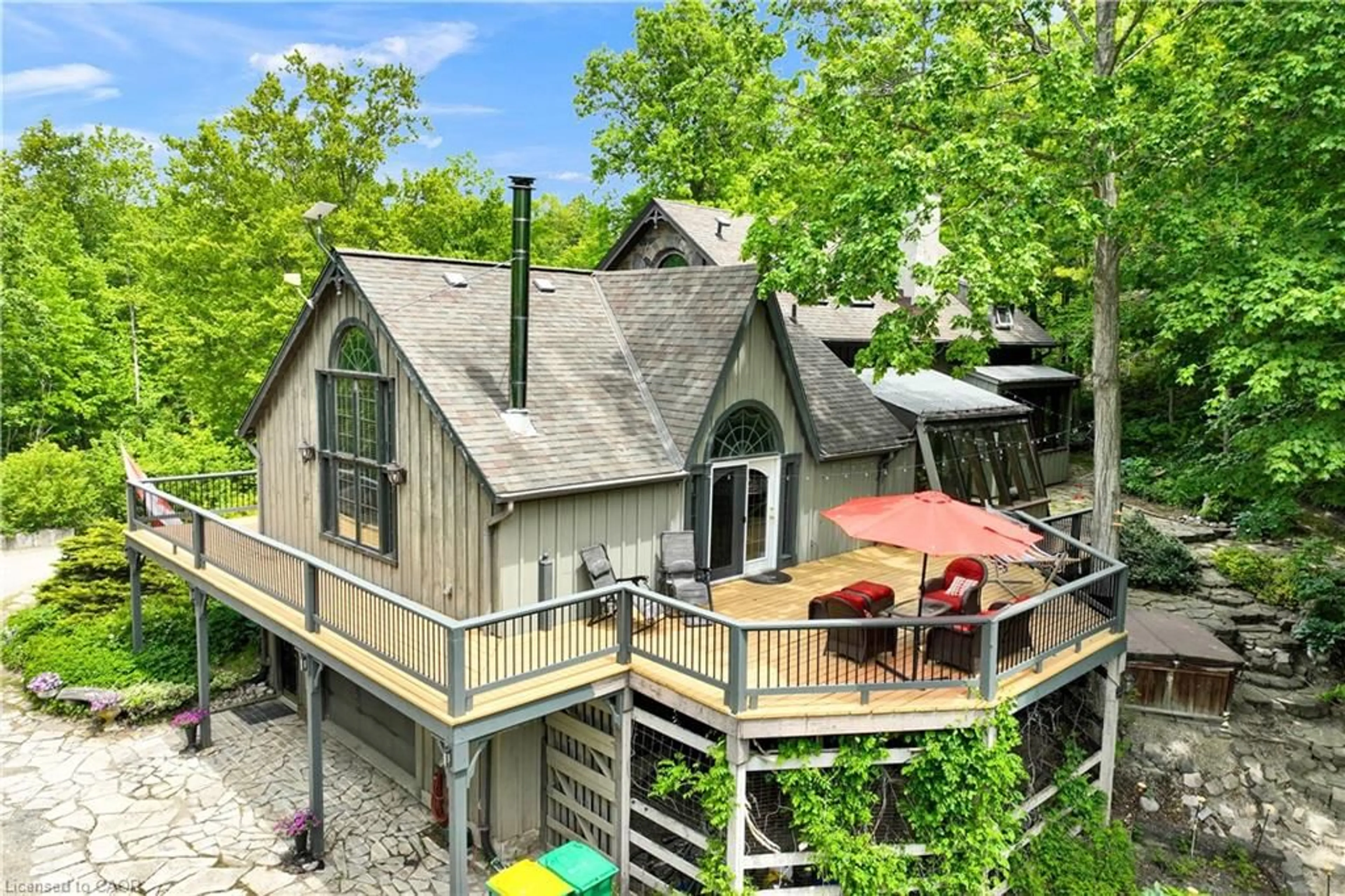 A pic from outside/outdoor area/front of a property/back of a property/a pic from drone, unknown for 4766 Hyndman Dr, Appin Ontario N0L 1A0